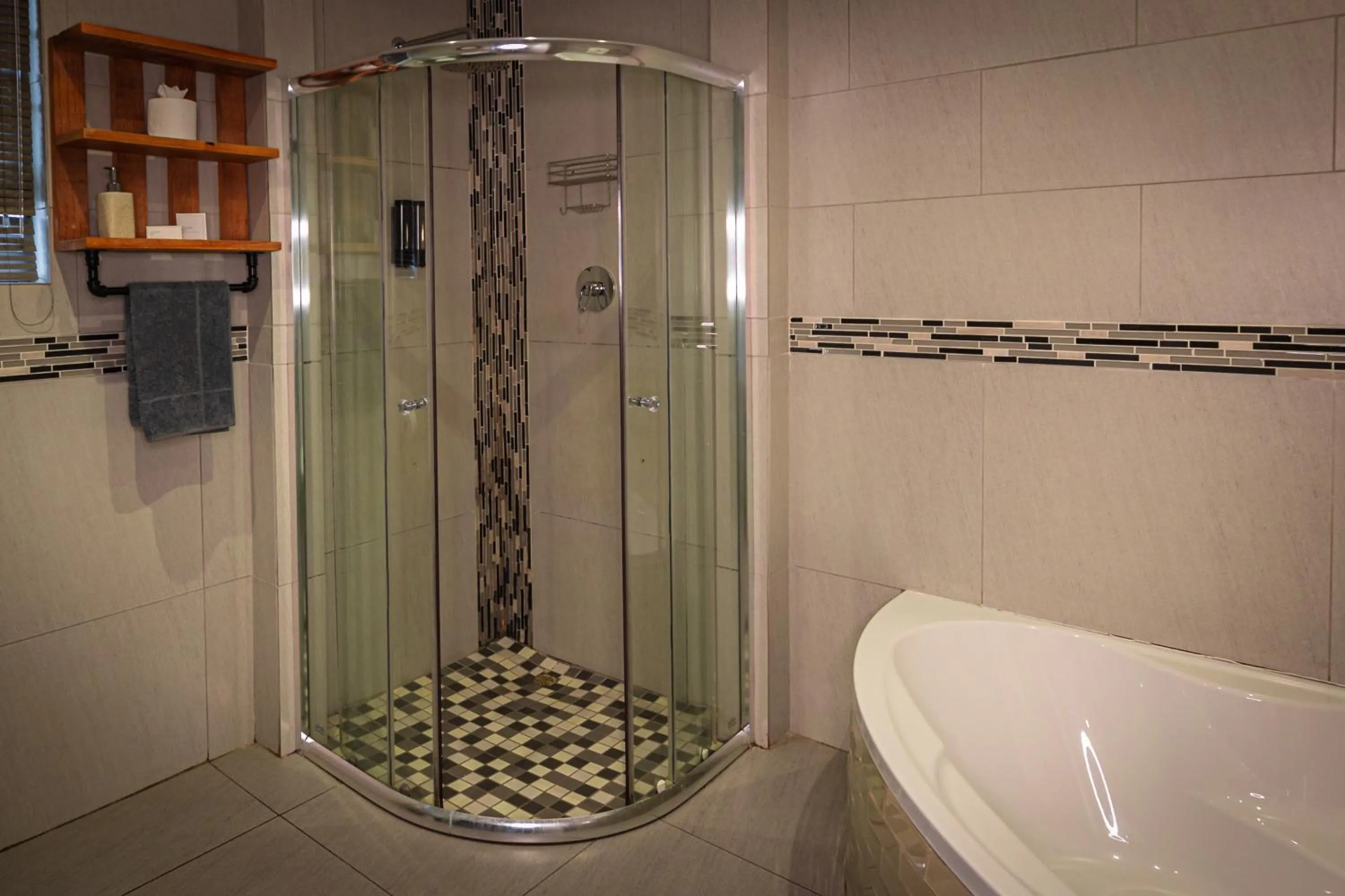 Shower in Telos at Reitz