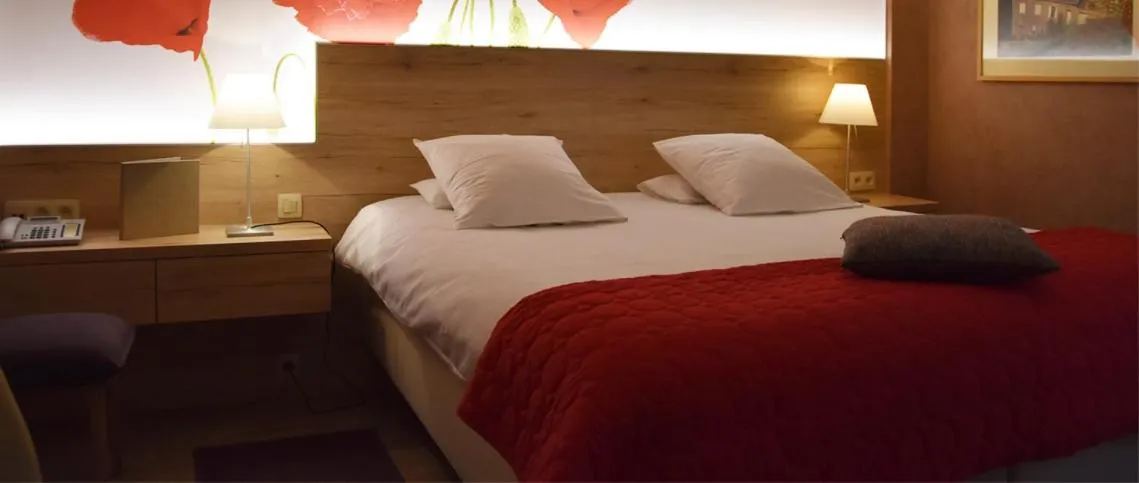 Bed in Hostellerie du Peiffeschof, The Originals Relais