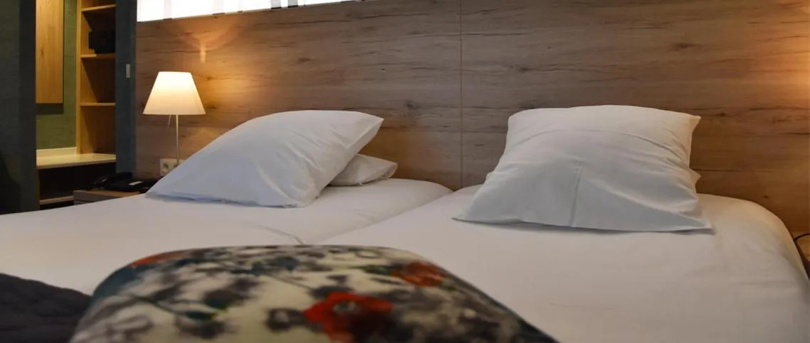 Bed in Hostellerie du Peiffeschof, The Originals Relais