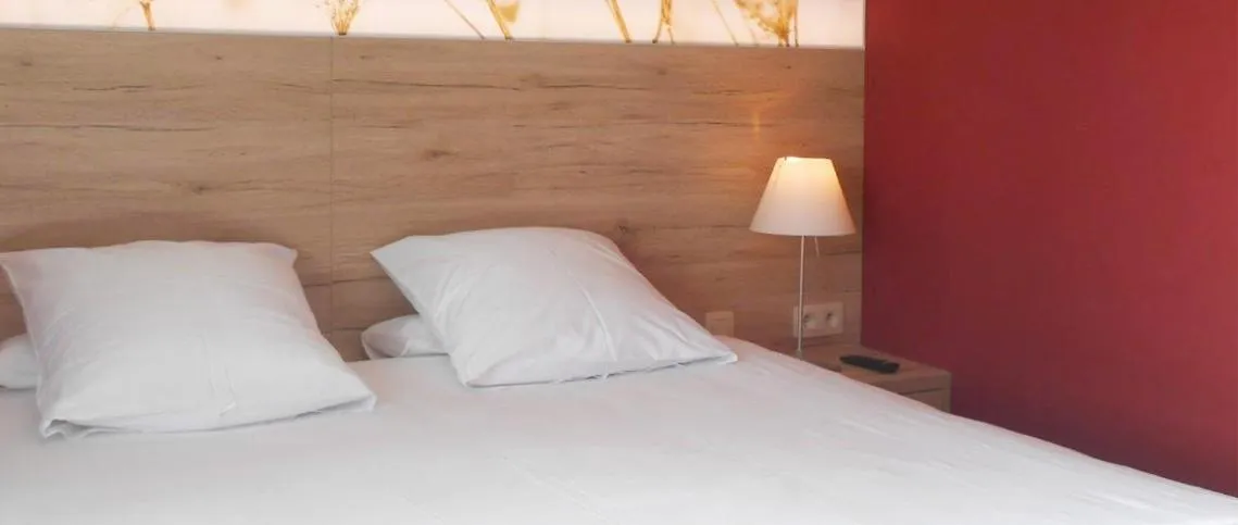 Bed in Hostellerie du Peiffeschof, The Originals Relais