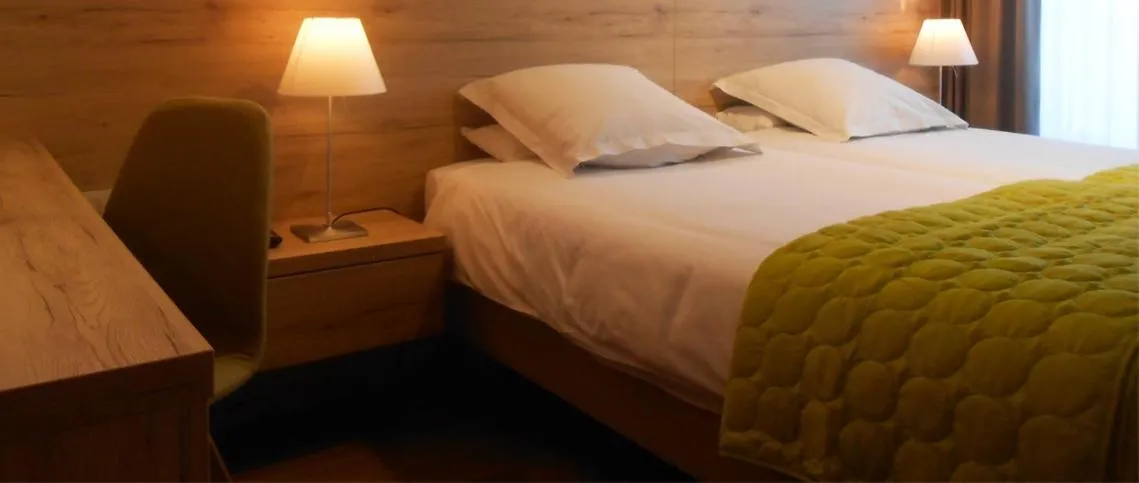 Bed in Hostellerie du Peiffeschof, The Originals Relais