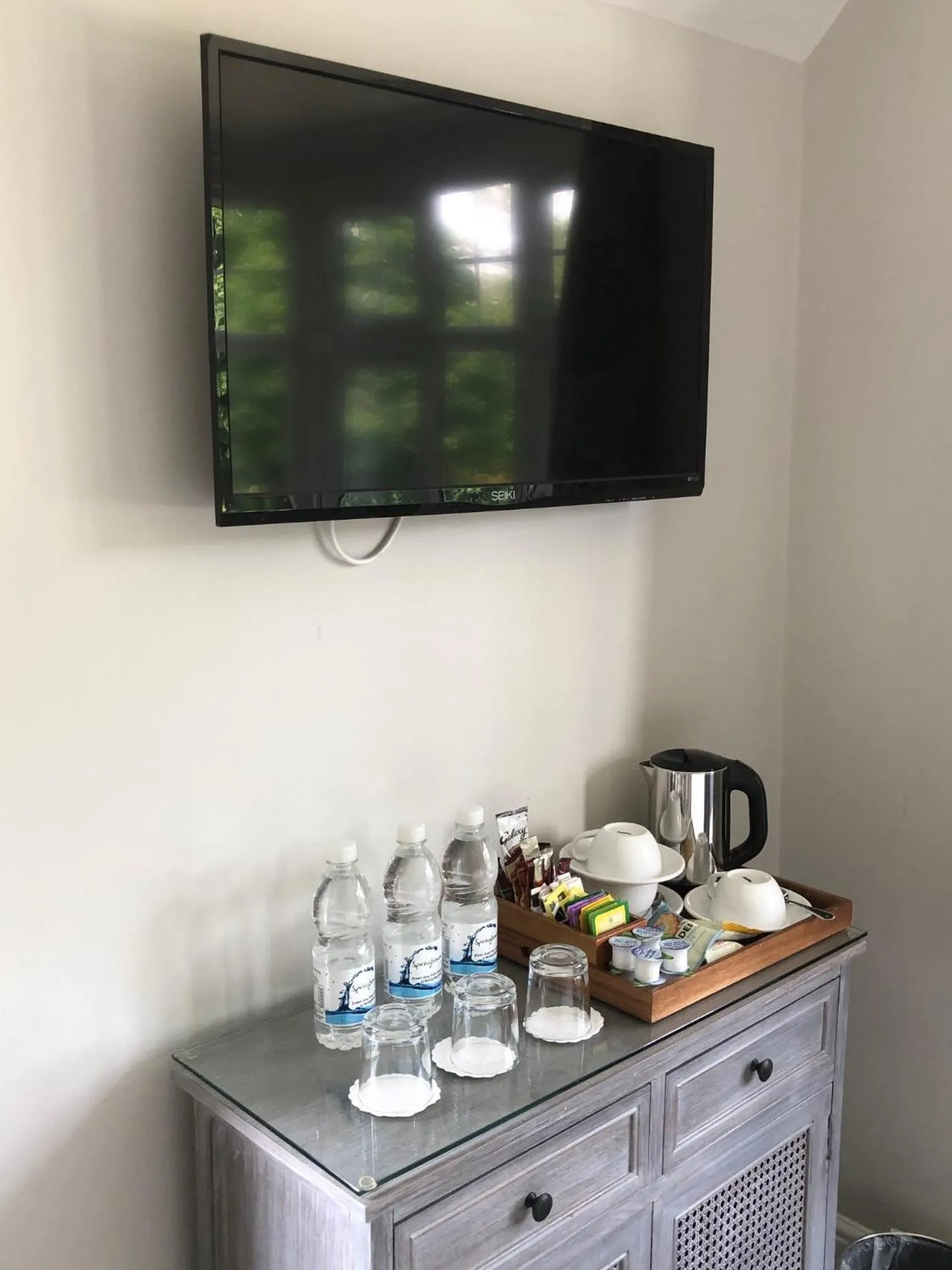Coffee/tea facilities in The Maple Manor Hotel