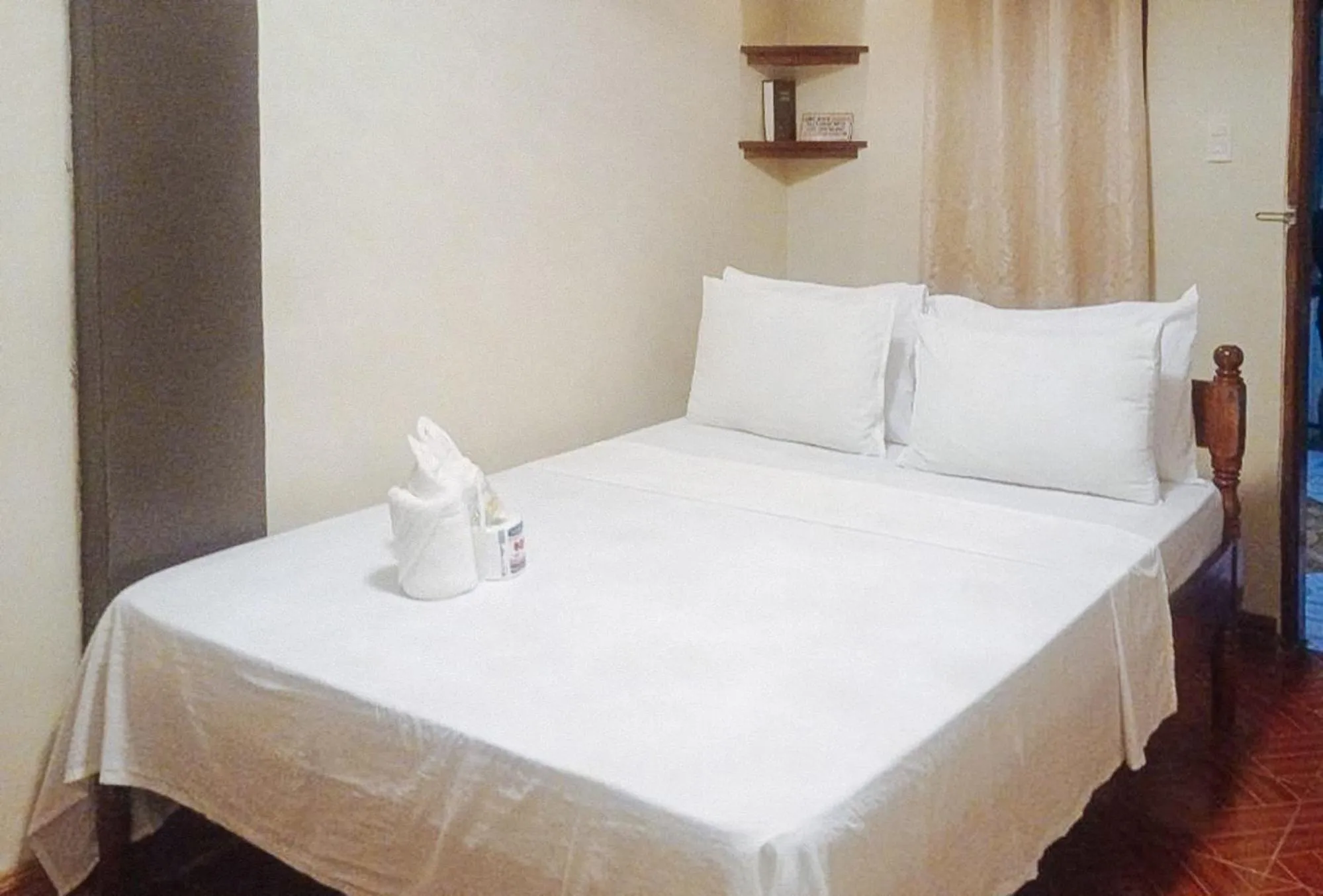 Bed in RedDoorz at Amphibi-ko Resort Palawan