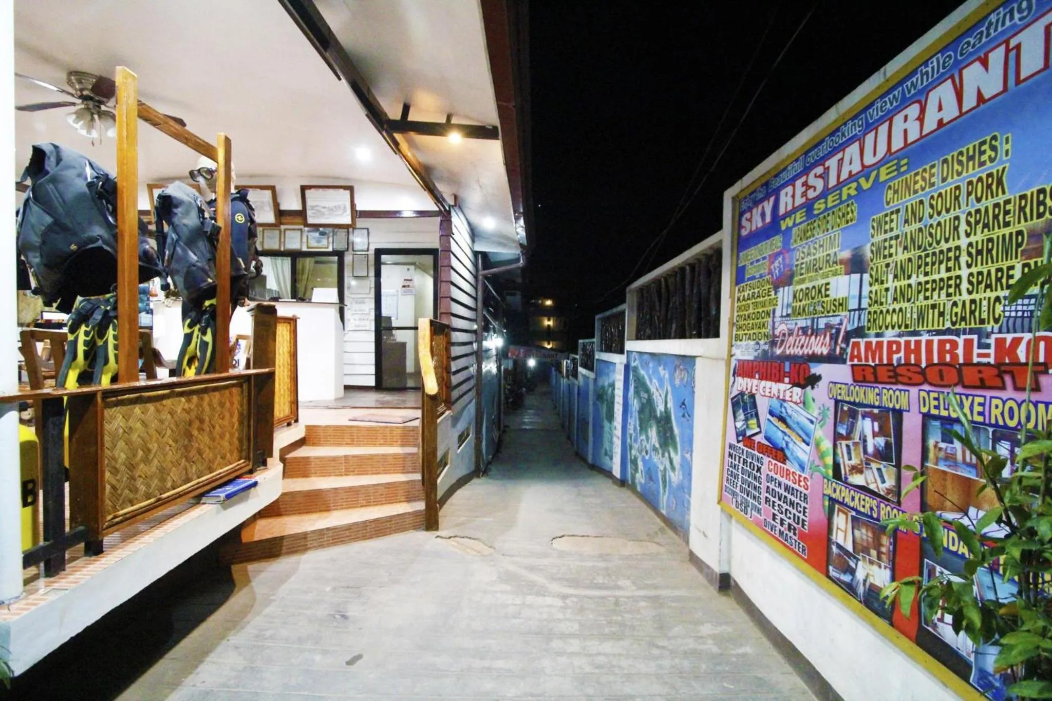 Lobby or reception in RedDoorz at Amphibi-ko Resort Palawan