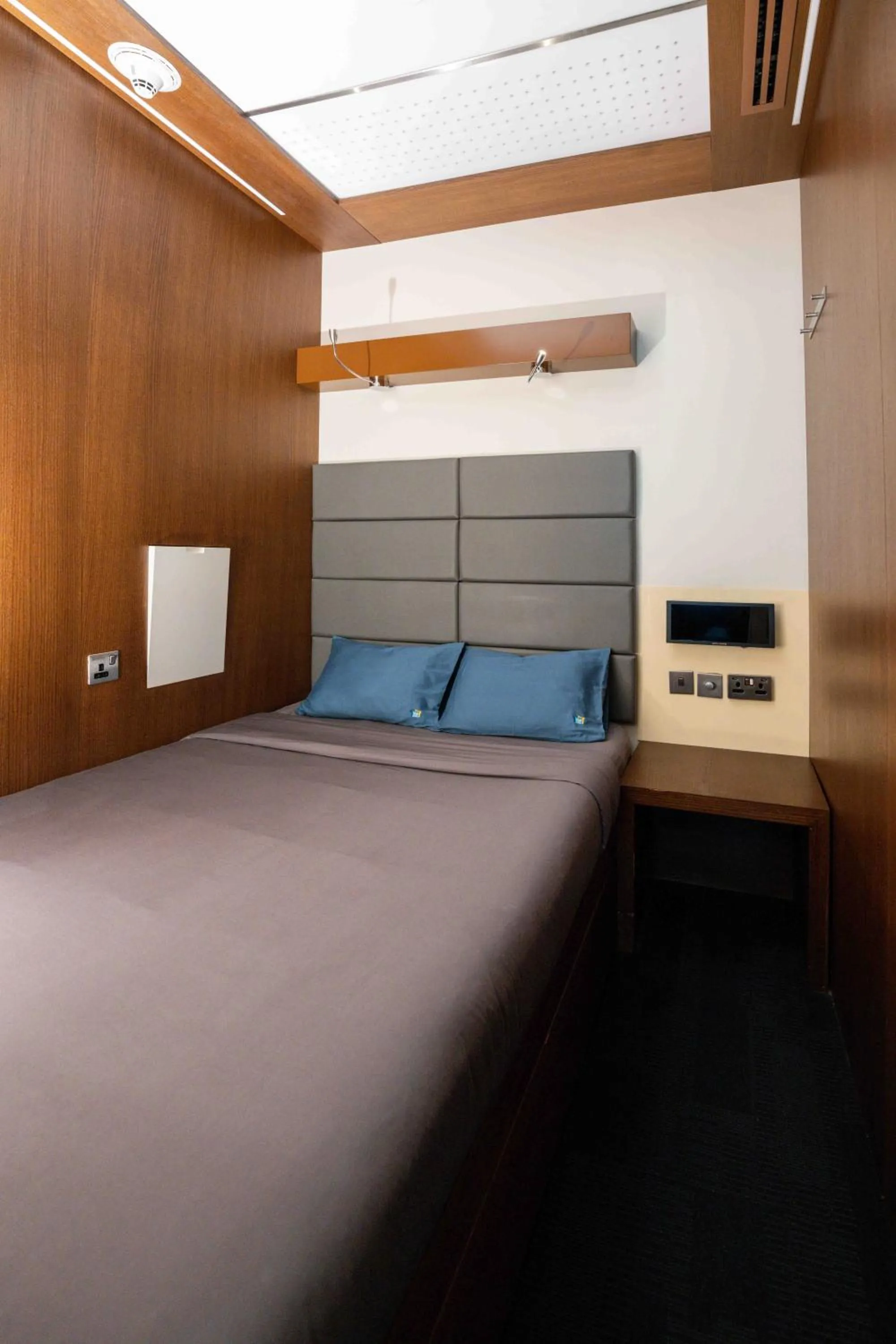 Bed in Sleepover Terminal 3, Concourse A - formerly sleep 'n fly