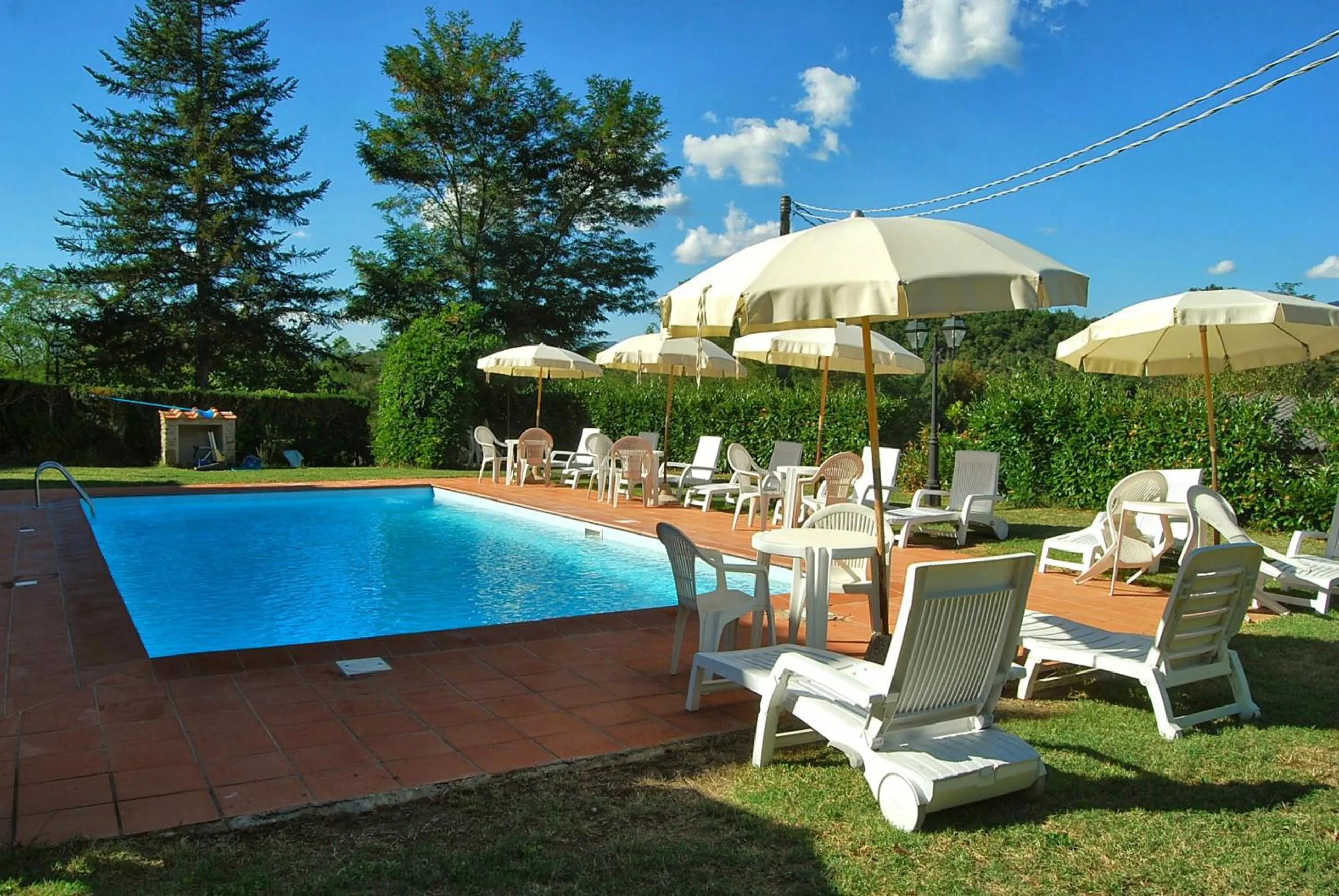 Swimming pool in Villa Marisel