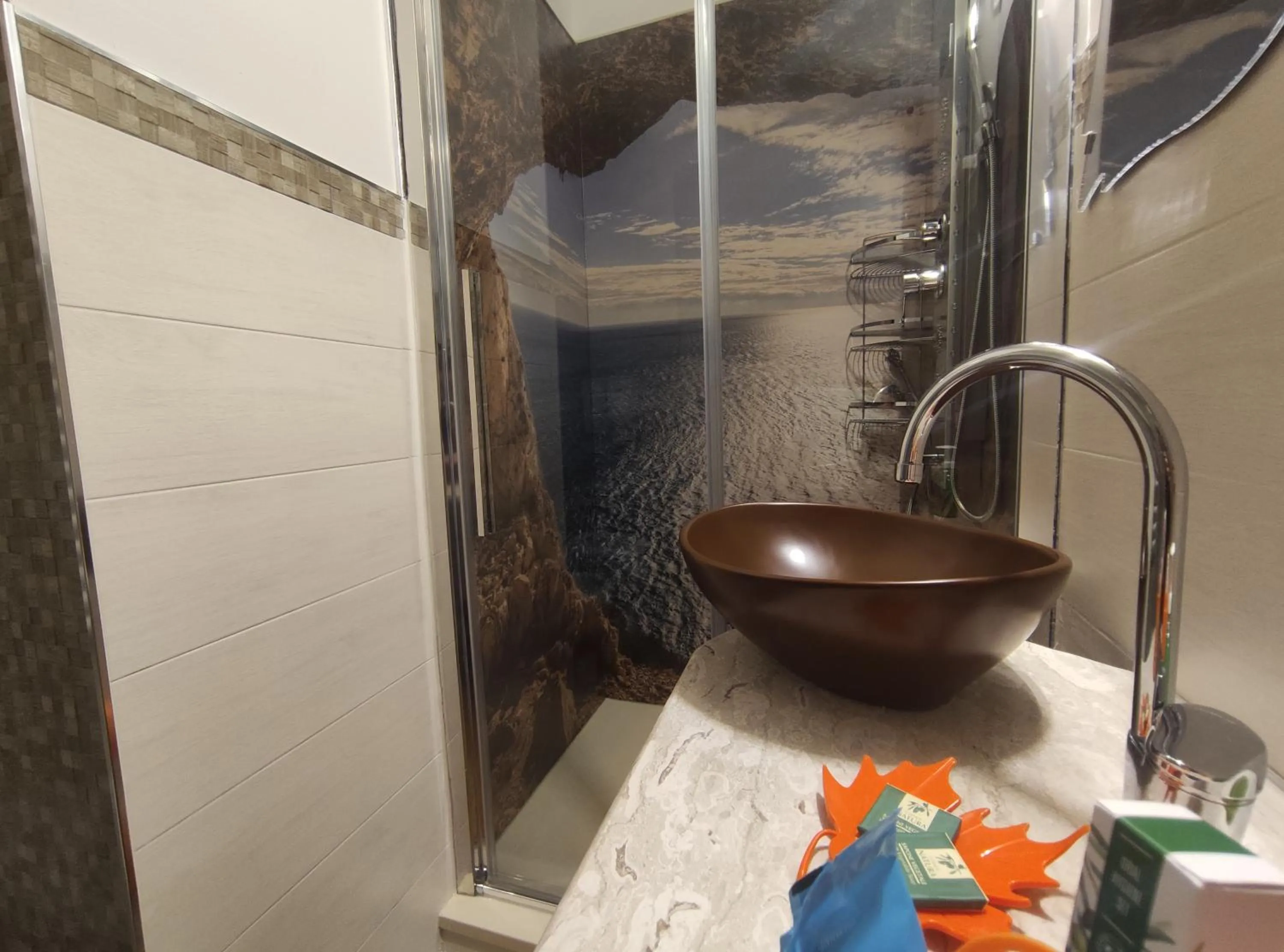 Shower in B&B Elfo degli Ulivi