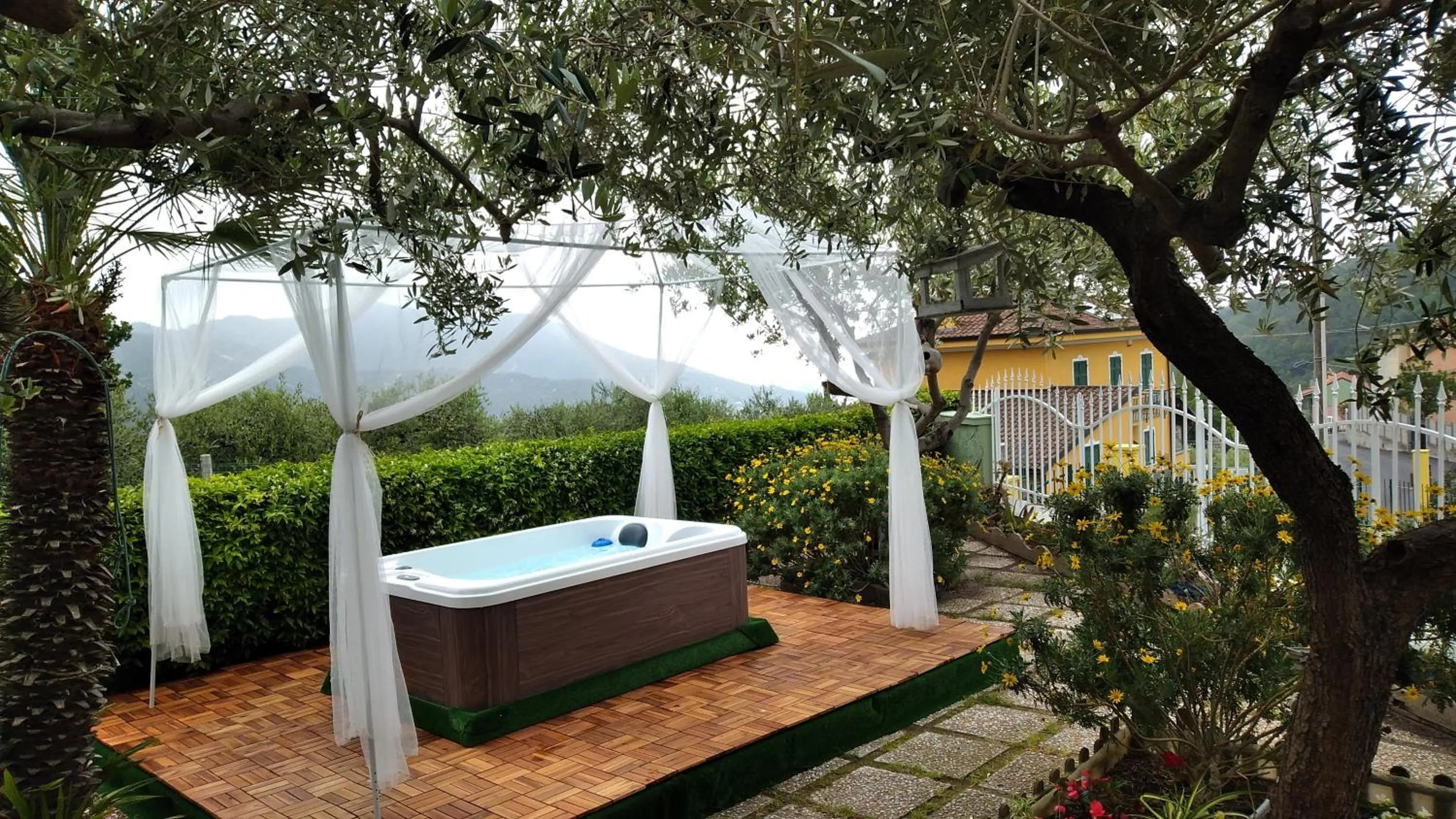 Hot Tub in B&B Elfo degli Ulivi