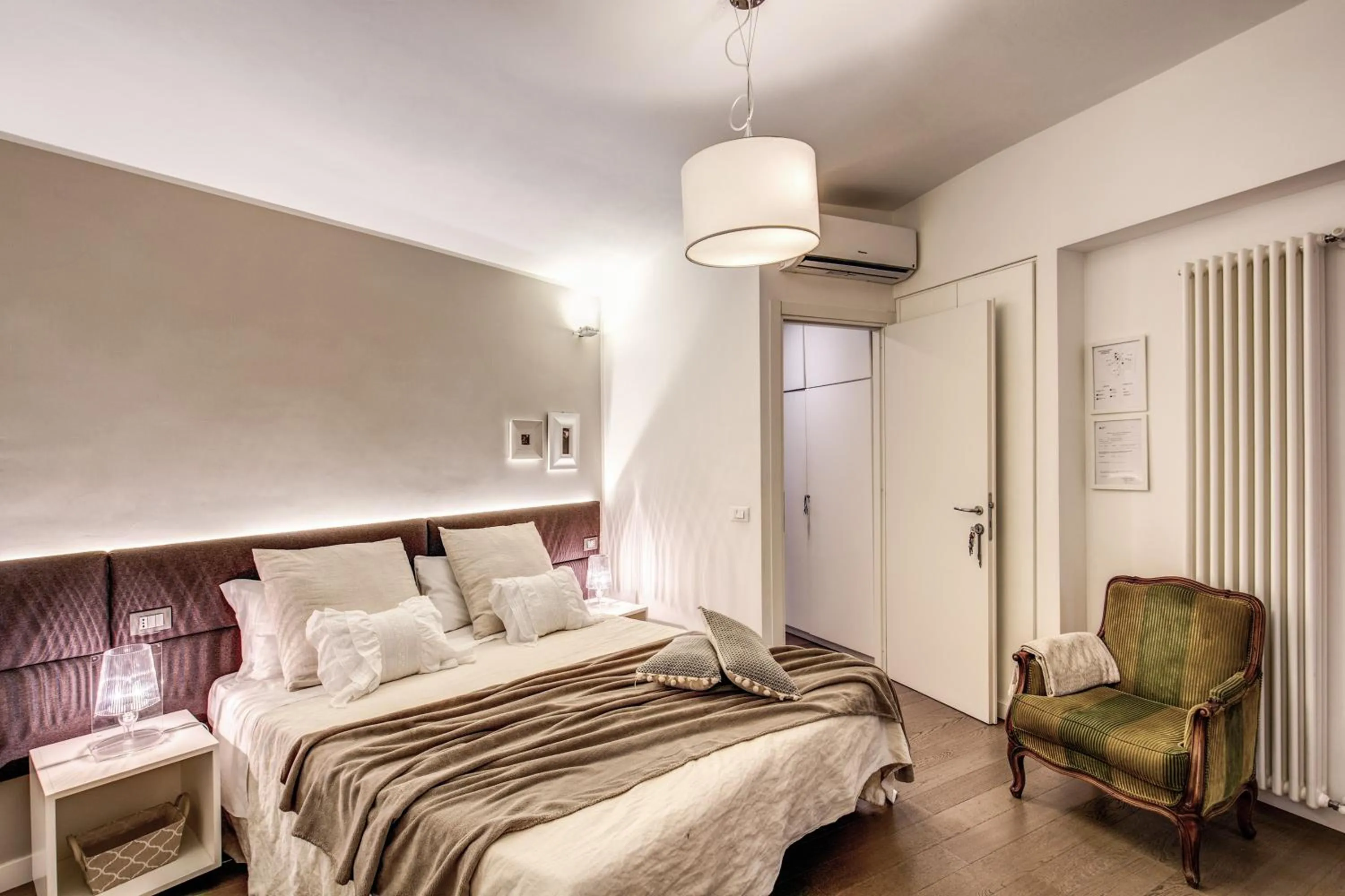 Photo of the whole room, Bed in Approdo Ripetta