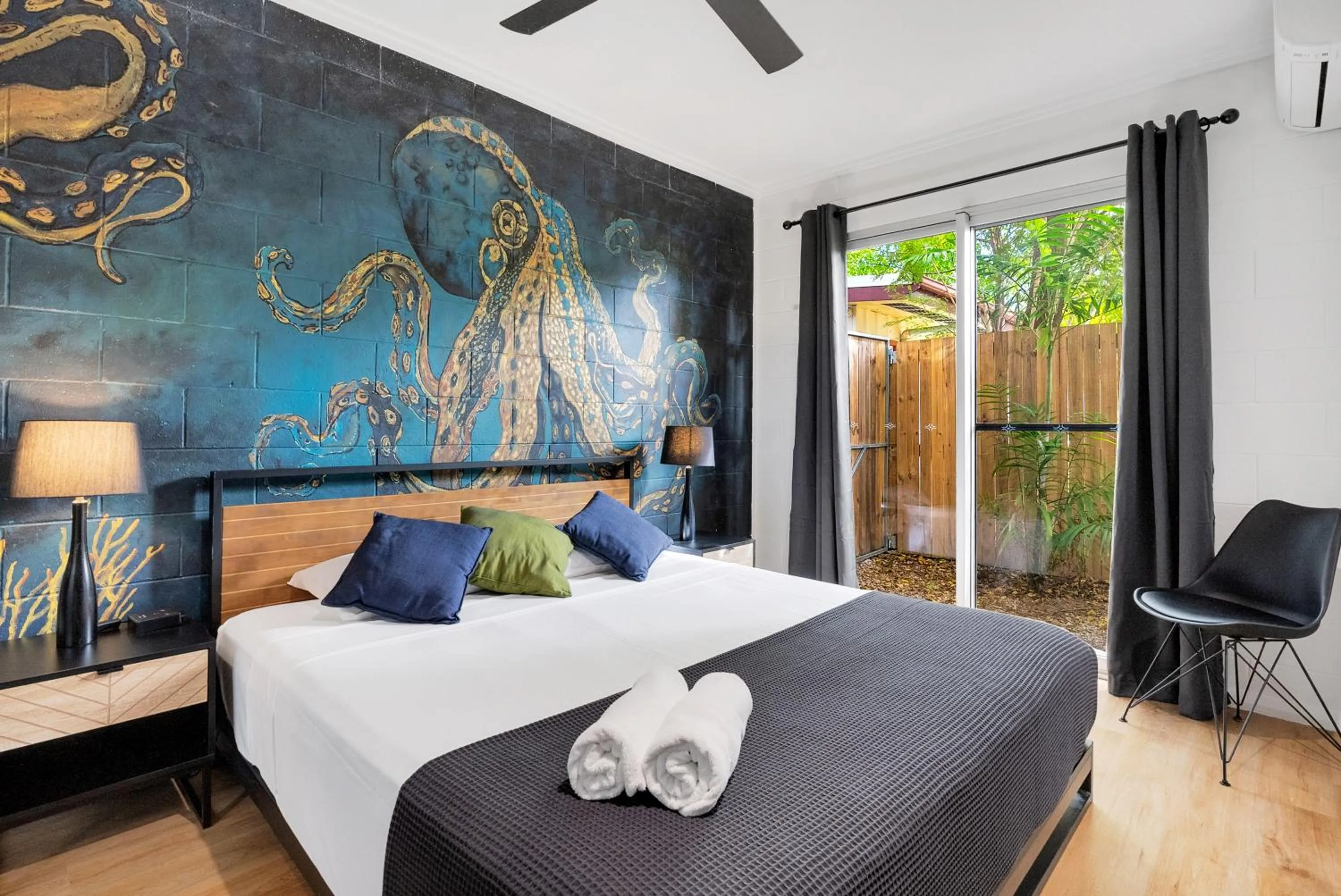 Bedroom, Bed in The Palms At Palm Cove