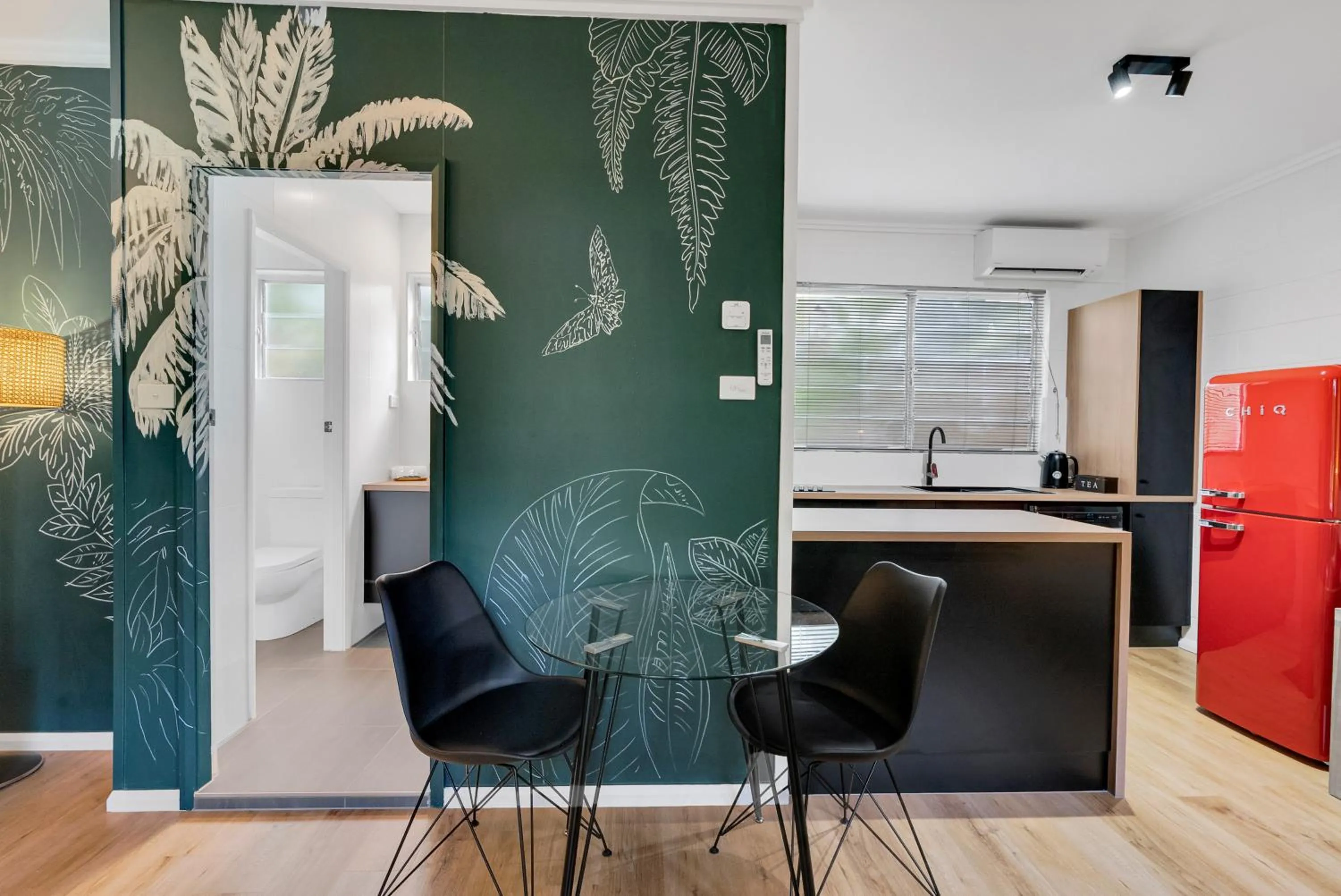 Kitchen or kitchenette in The Palms At Palm Cove