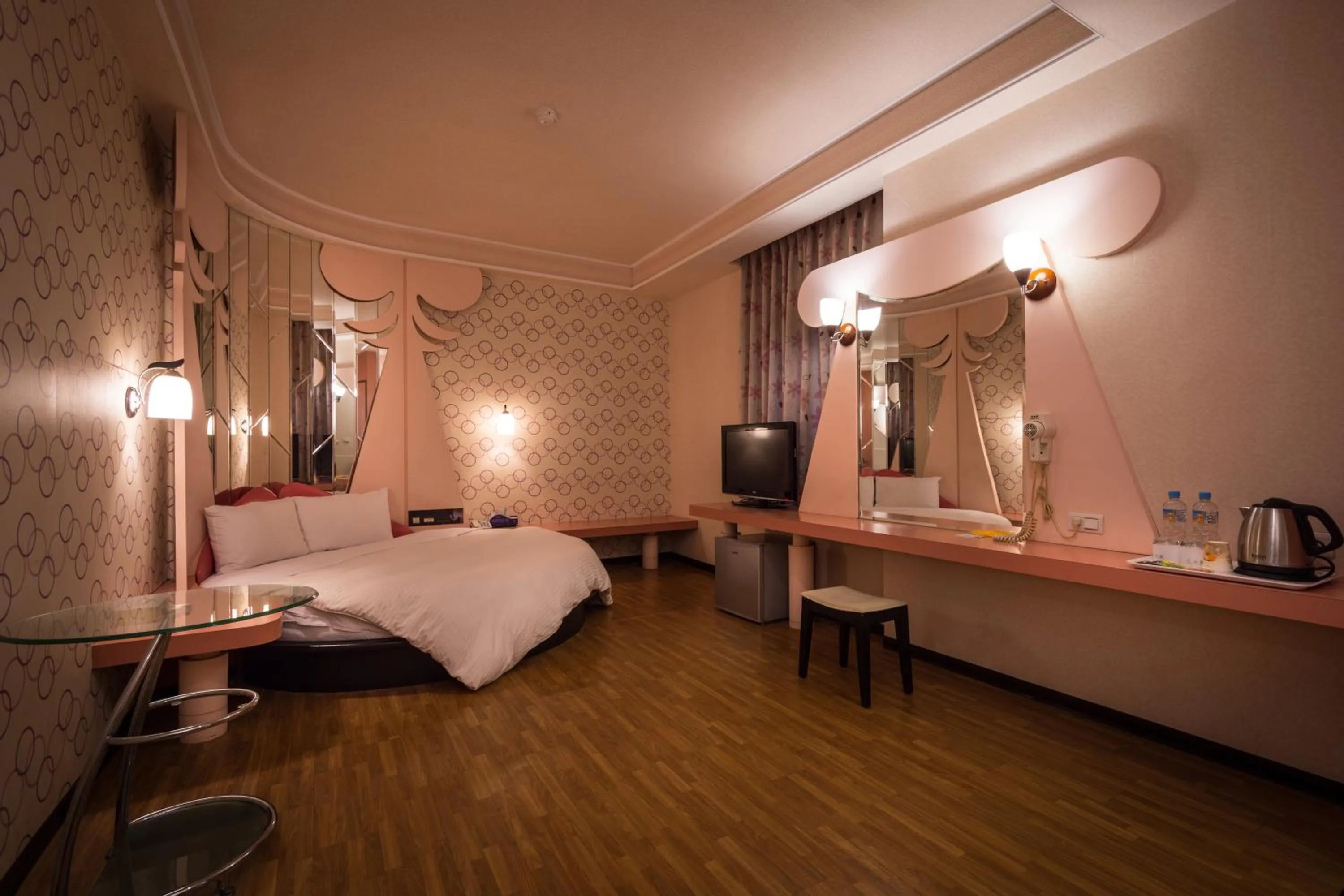 Photo of the whole room, Bed in Golden Phoenix Hotel