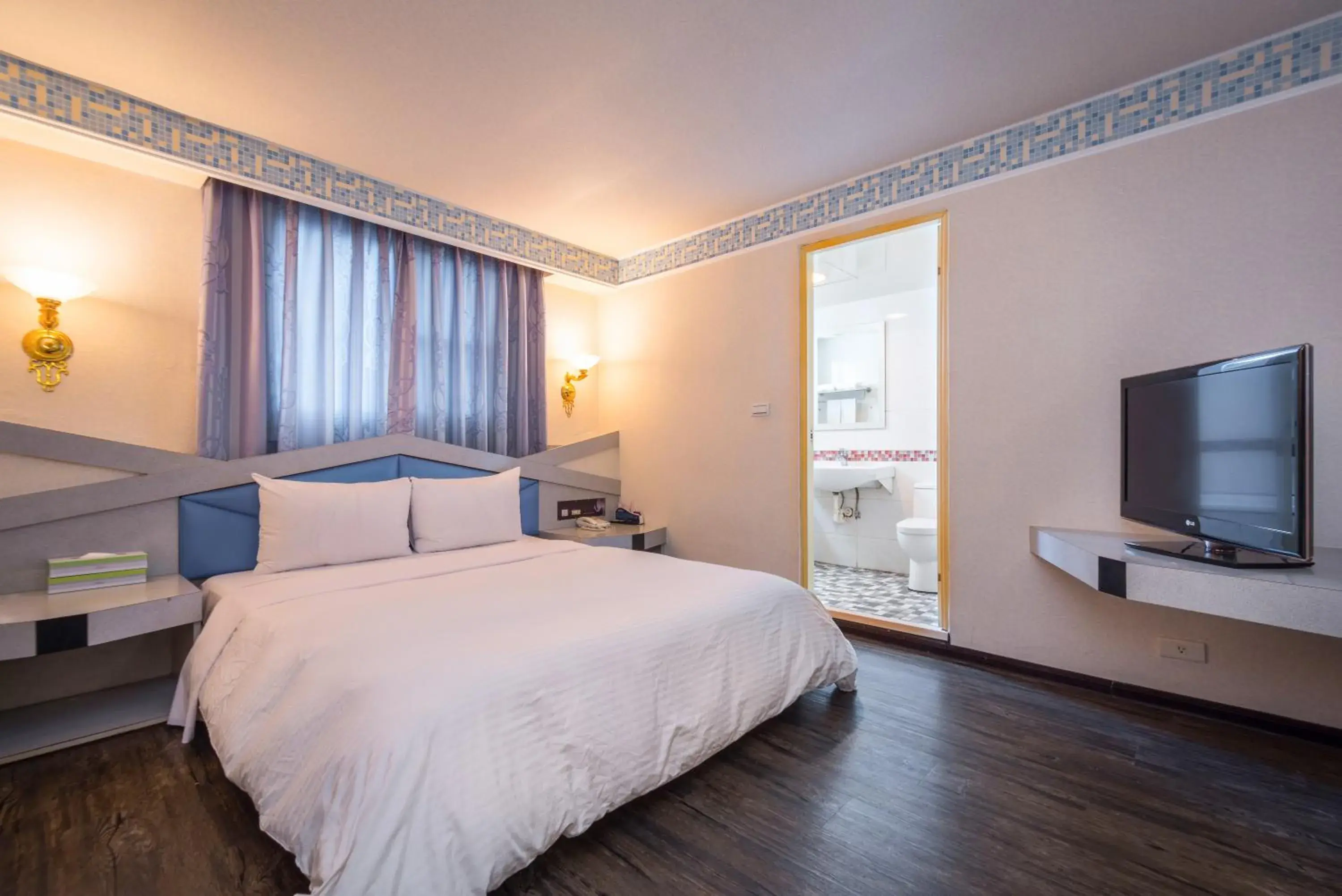 Standard Double Room in Golden Phoenix Hotel Standard Double Room in Golden Phoenix Hotel