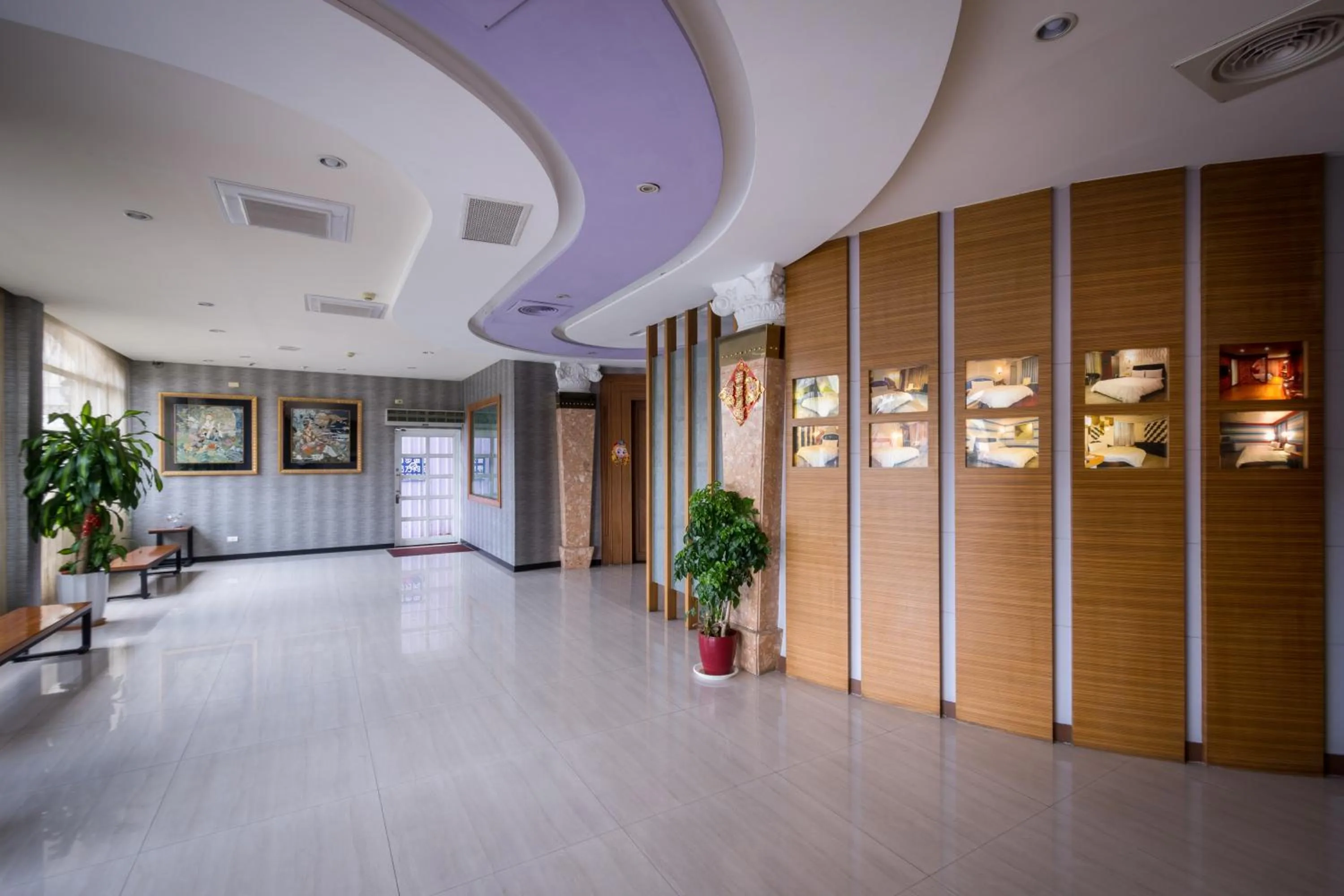 Lobby or reception in Golden Phoenix Hotel
