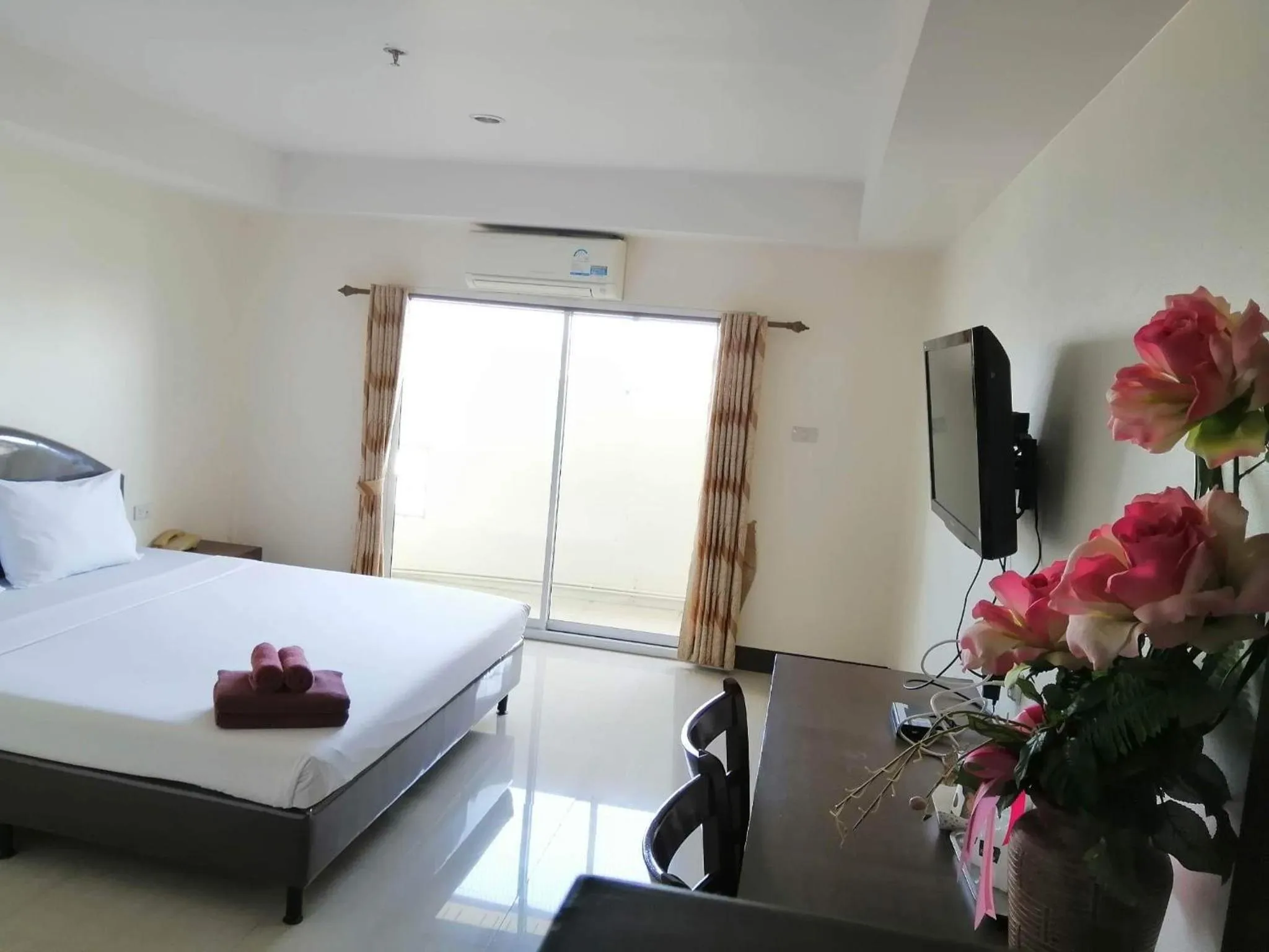 Bed in Pearl Place Hotel