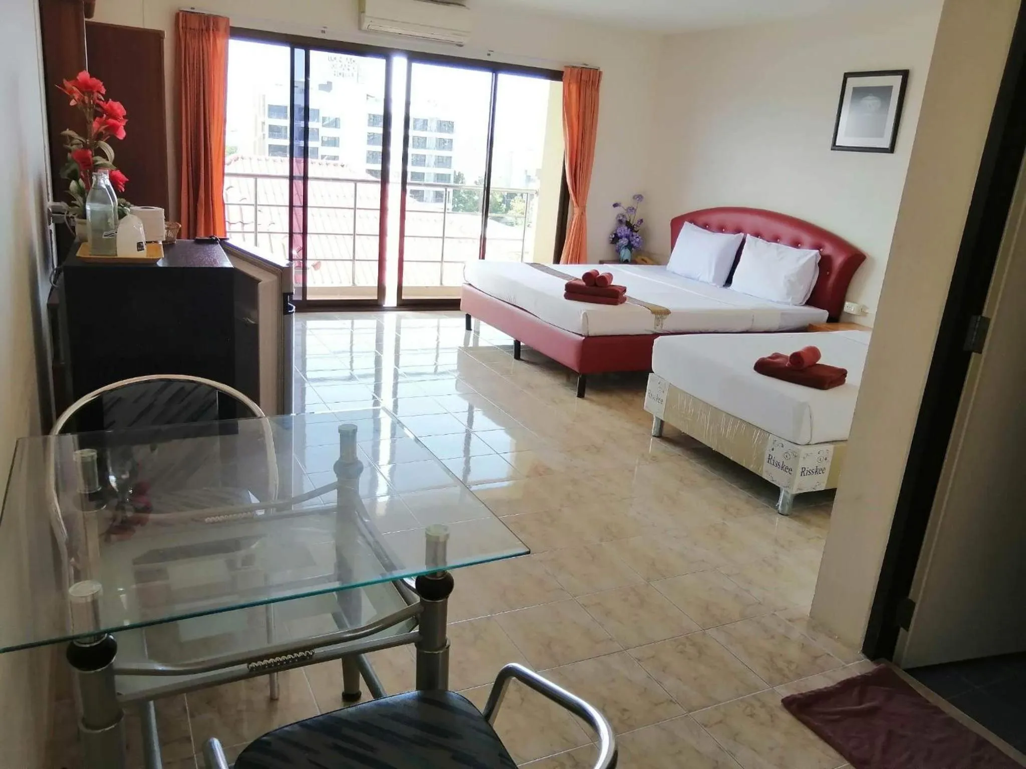 Bed in Pearl Place Hotel