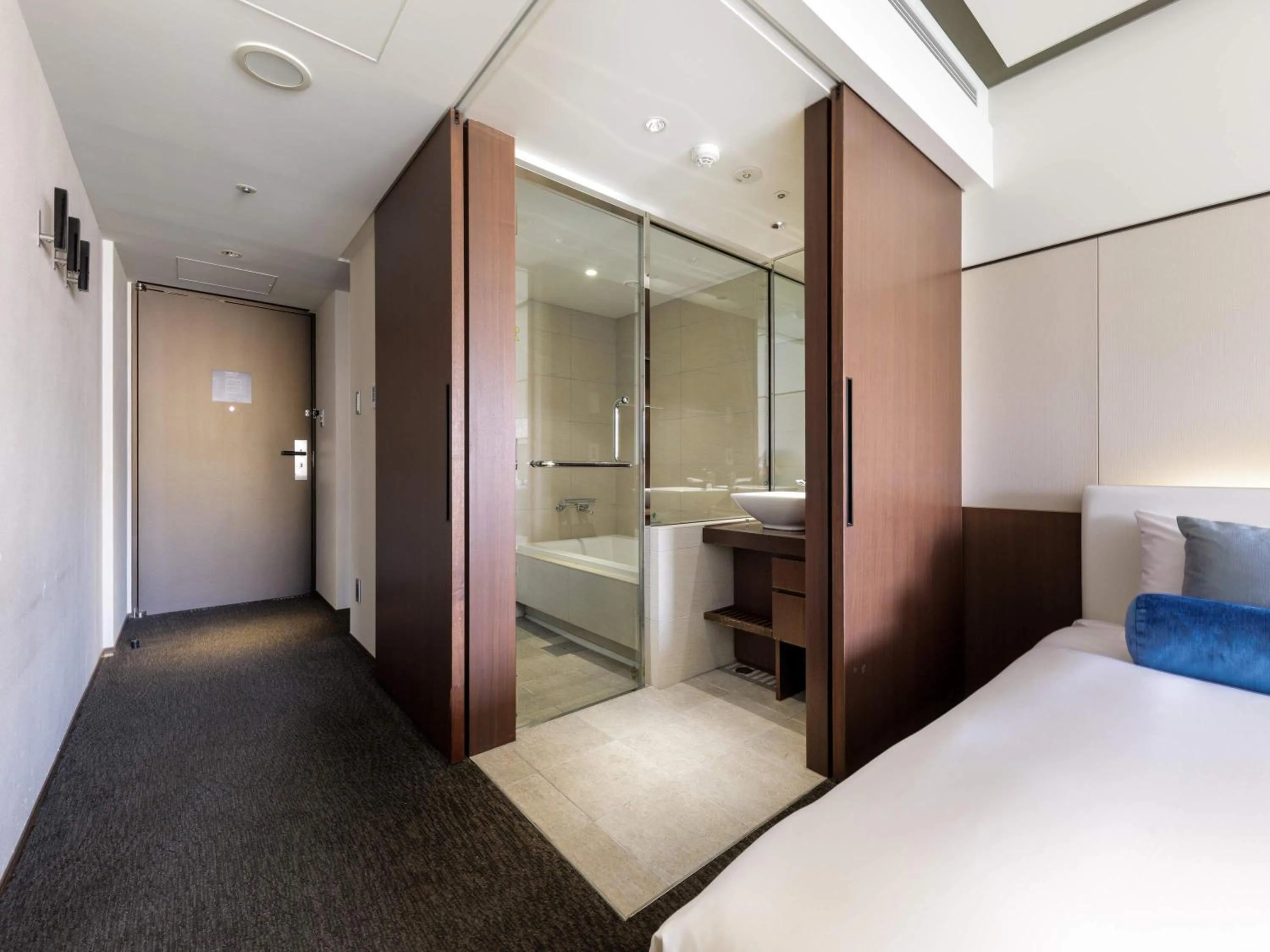 Photo of the whole room, Bed in Solaria Nishitetsu Hotel Kyoto Premier