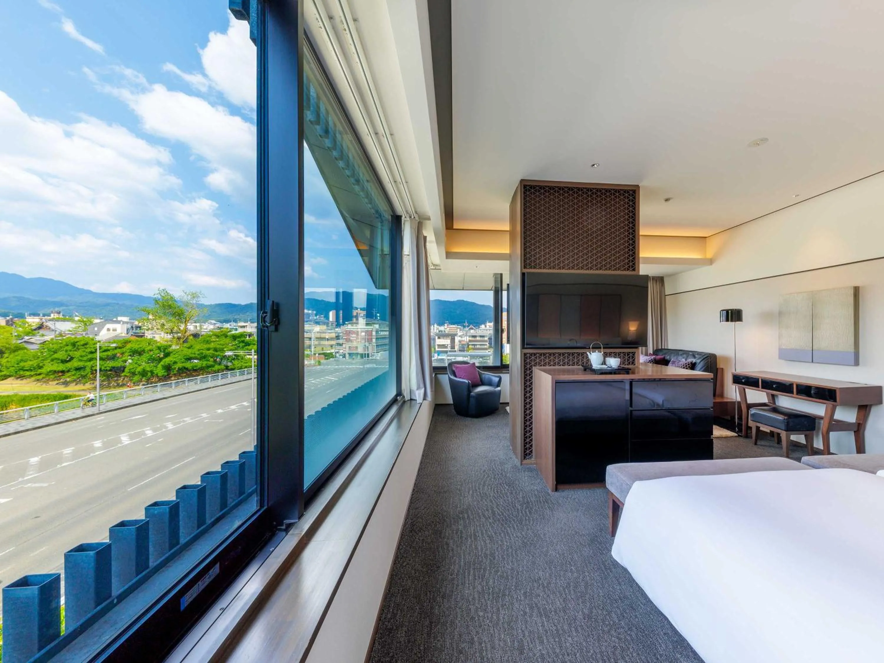 Photo of the whole room, Bed in Solaria Nishitetsu Hotel Kyoto Premier