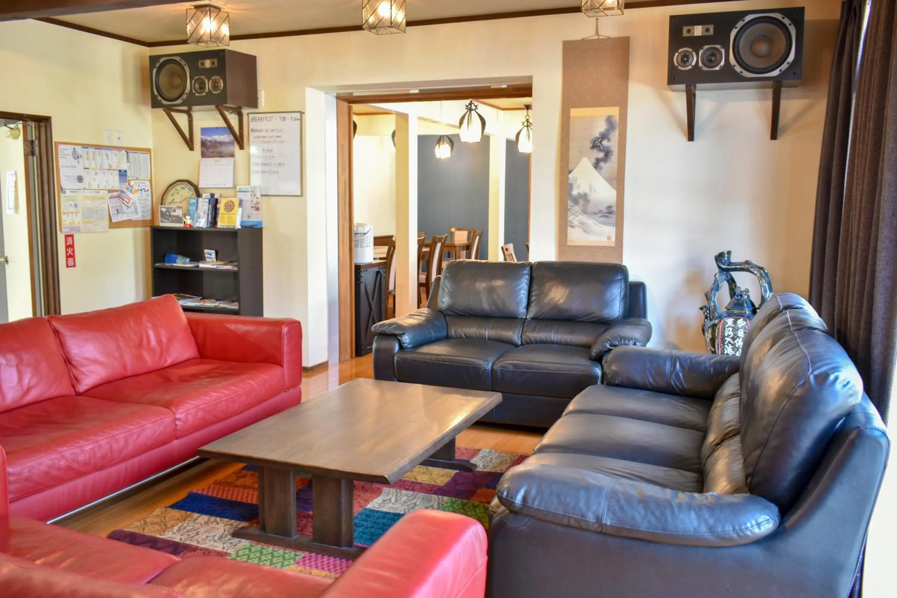 Communal lounge/ TV room in Mojo Lodge Hakuba