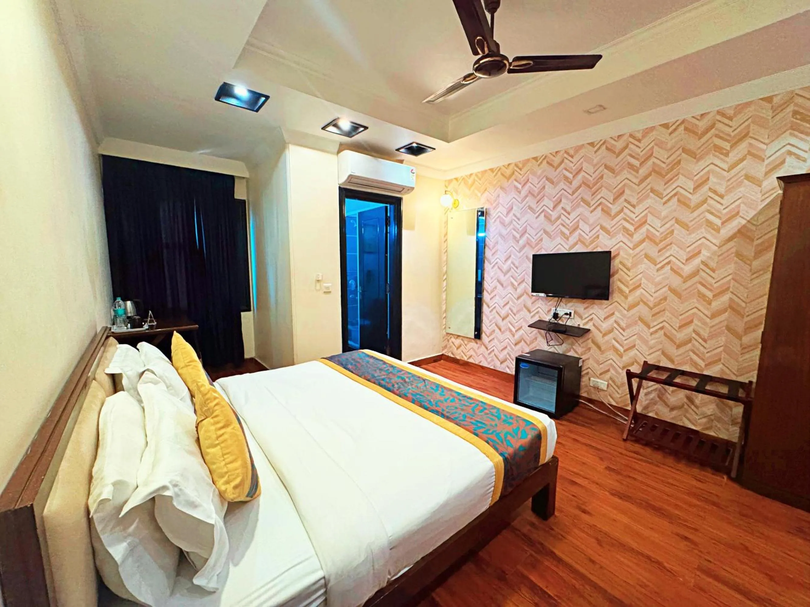 Bedroom, Bed in The Oakland Plaza by Orion Hotels