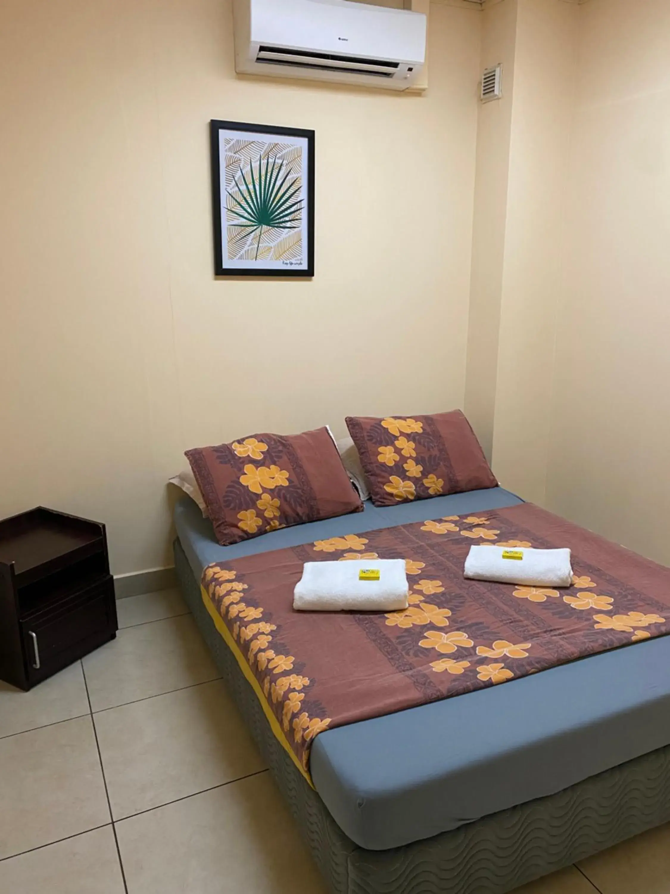 Double Room in Mahana Lodge Hostel & Backpacker Double Room in Mahana Lodge Hostel & Backpacker