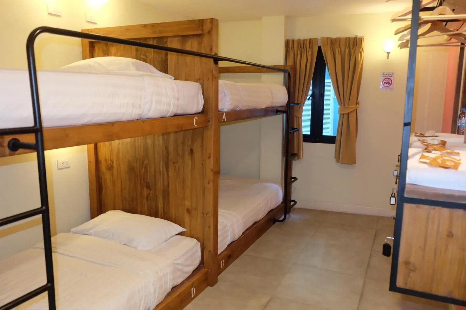 Quadruple Room with Shared Bathroom in Siri Poshtel Bangkok Quadruple Room with Shared Bathroom in Siri Poshtel Bangkok