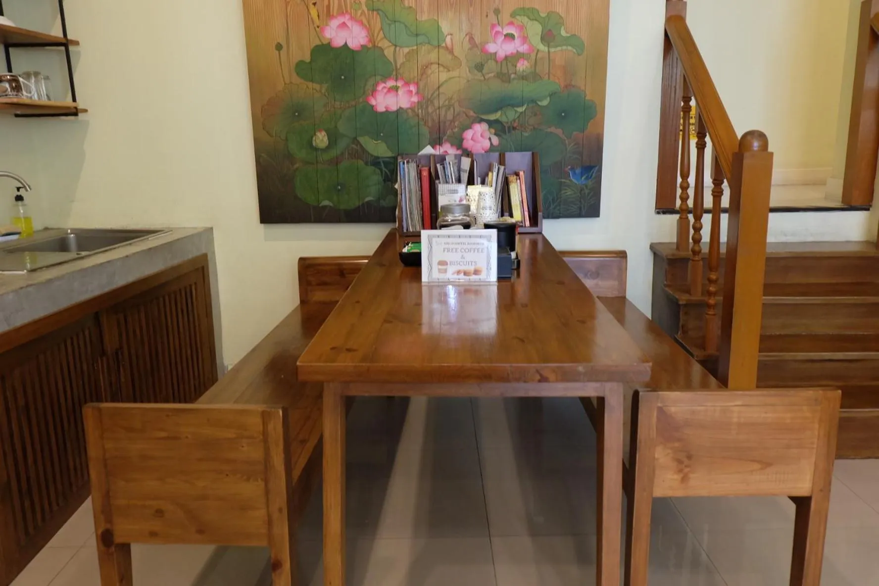 Dining area in Siri Poshtel Bangkok