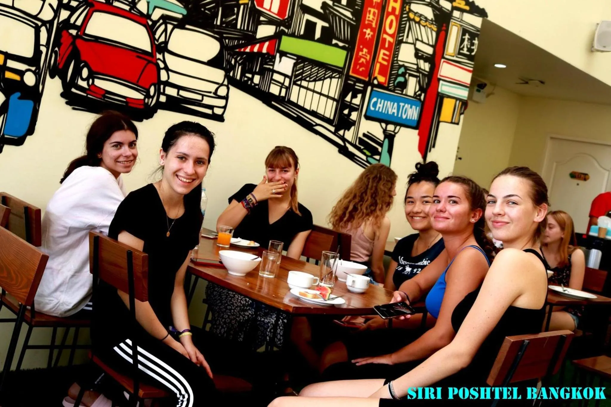 Restaurant/places to eat in Siri Poshtel Bangkok