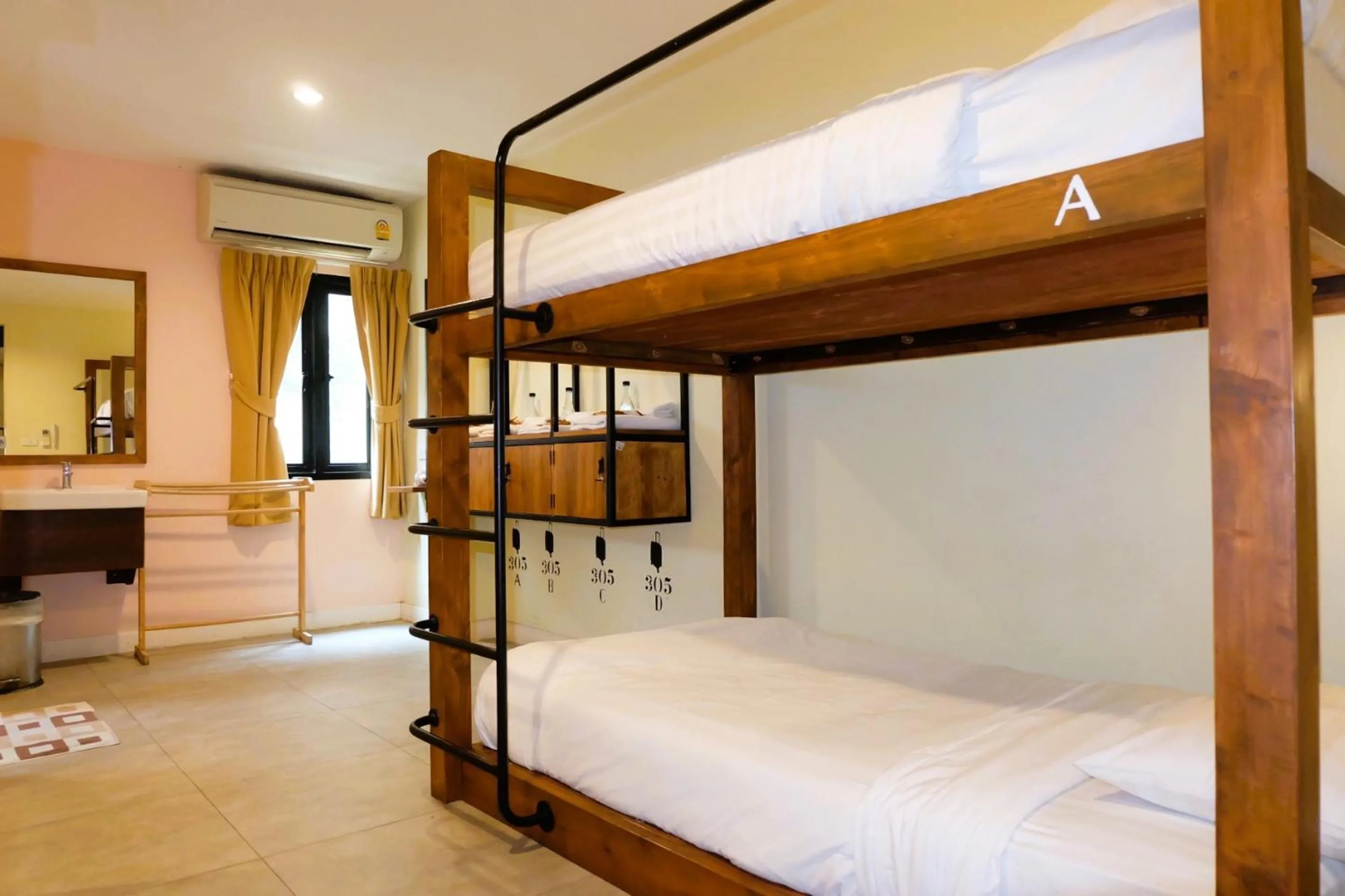 Photo of the whole room, Bed in Siri Poshtel Bangkok