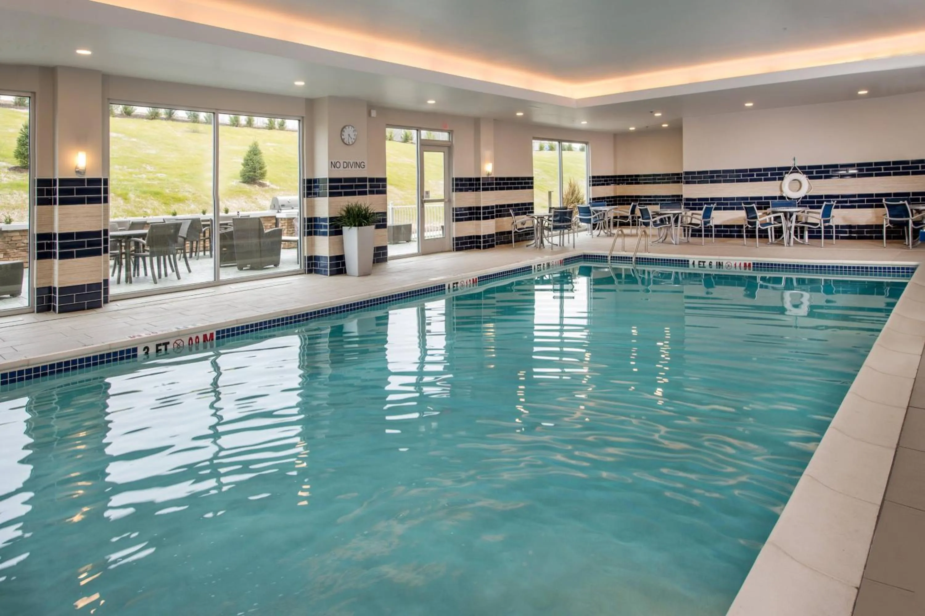 Swimming pool in TownePlace Suites by Marriott Altoona