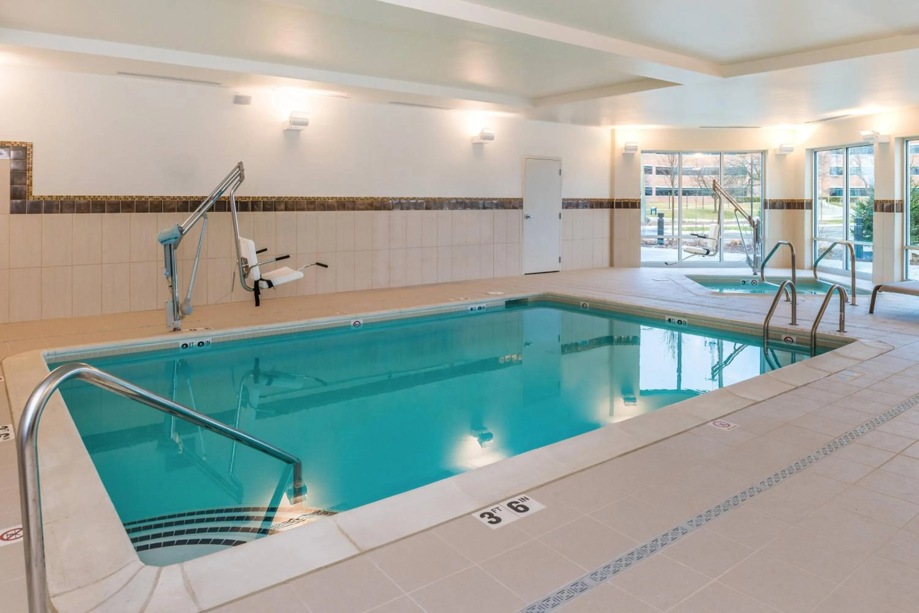 Swimming pool in Courtyard by Marriott Detroit Farmington
