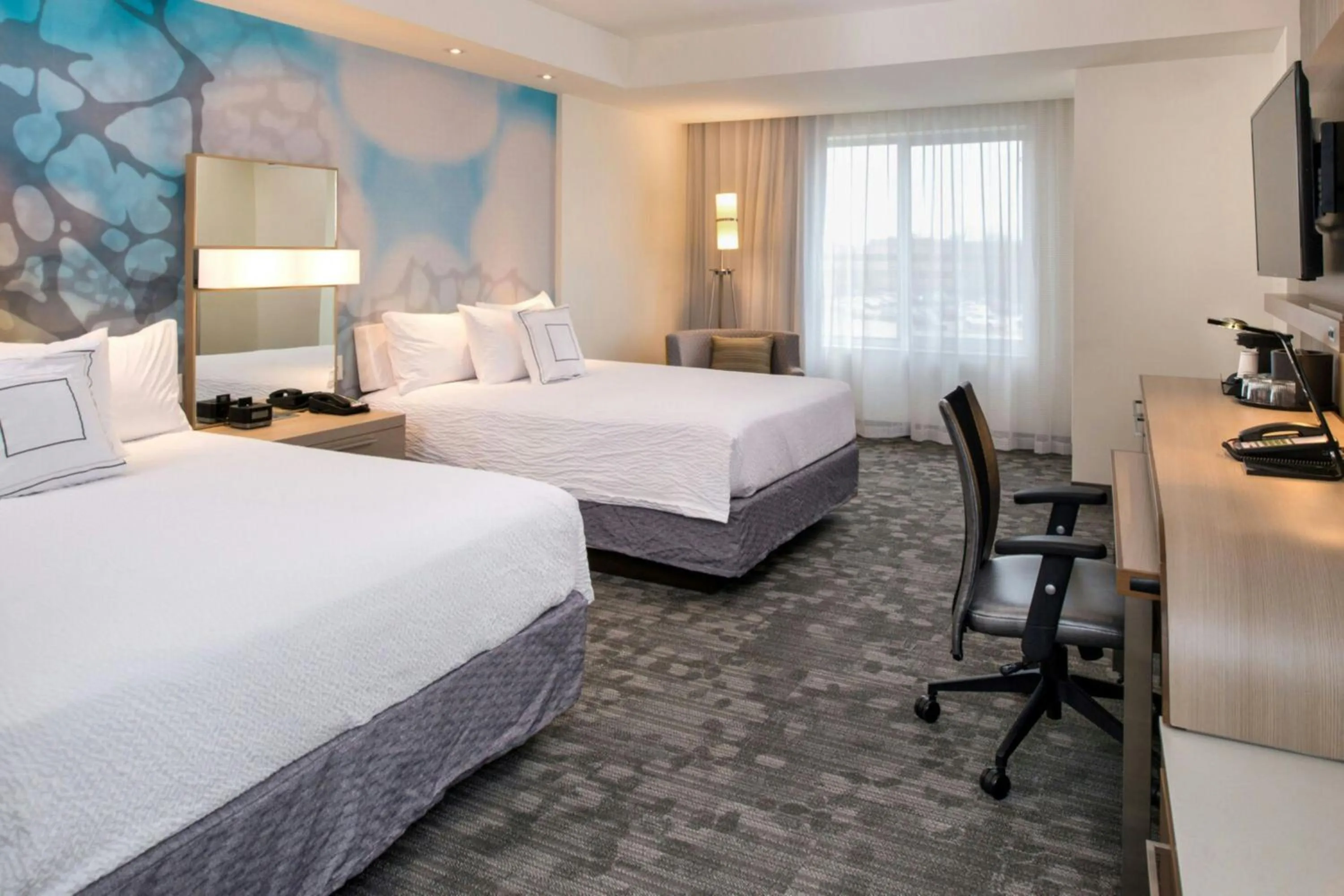 Photo of the whole room, Bed in Courtyard by Marriott Detroit Farmington