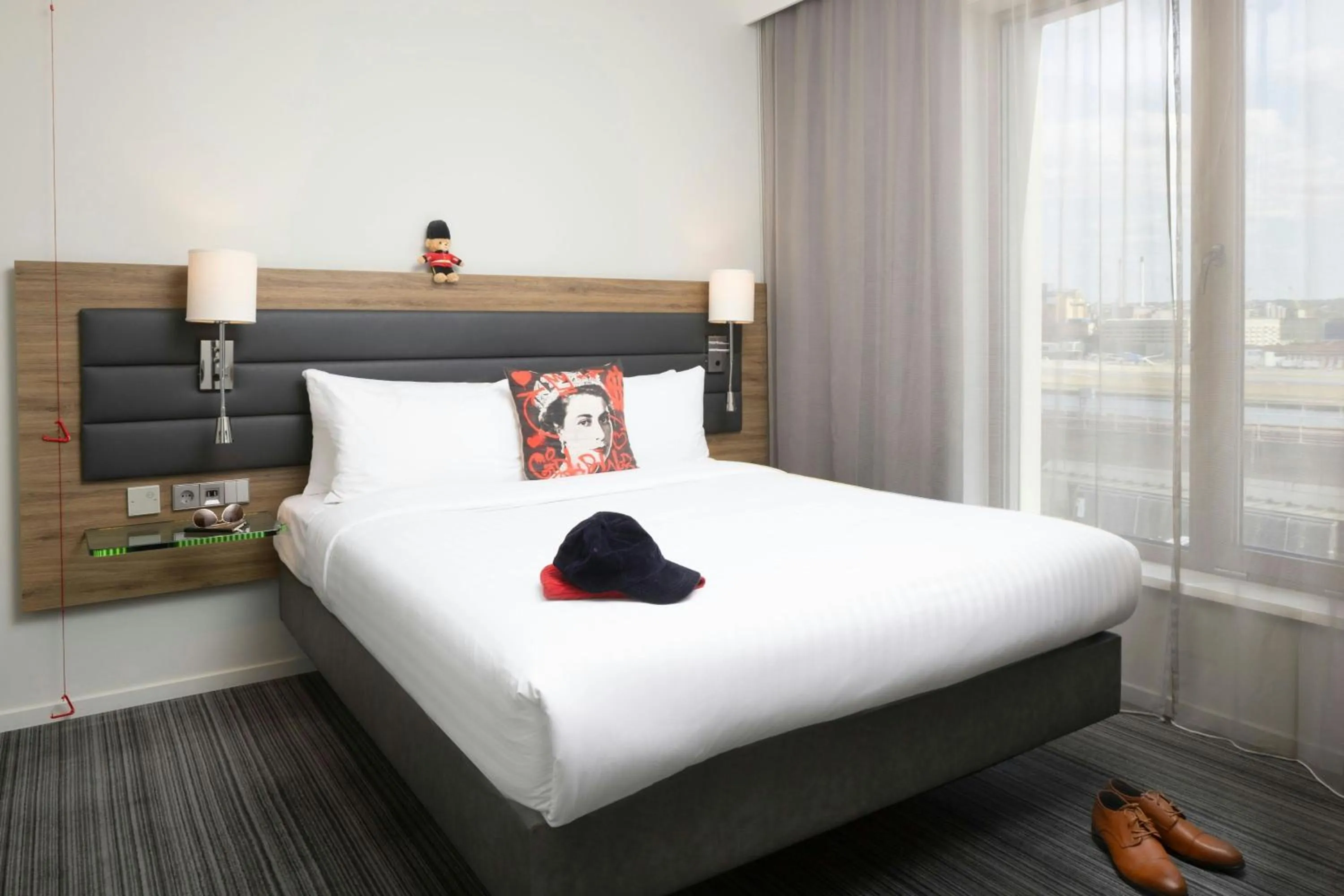 Photo of the whole room, Bed in Moxy London Excel