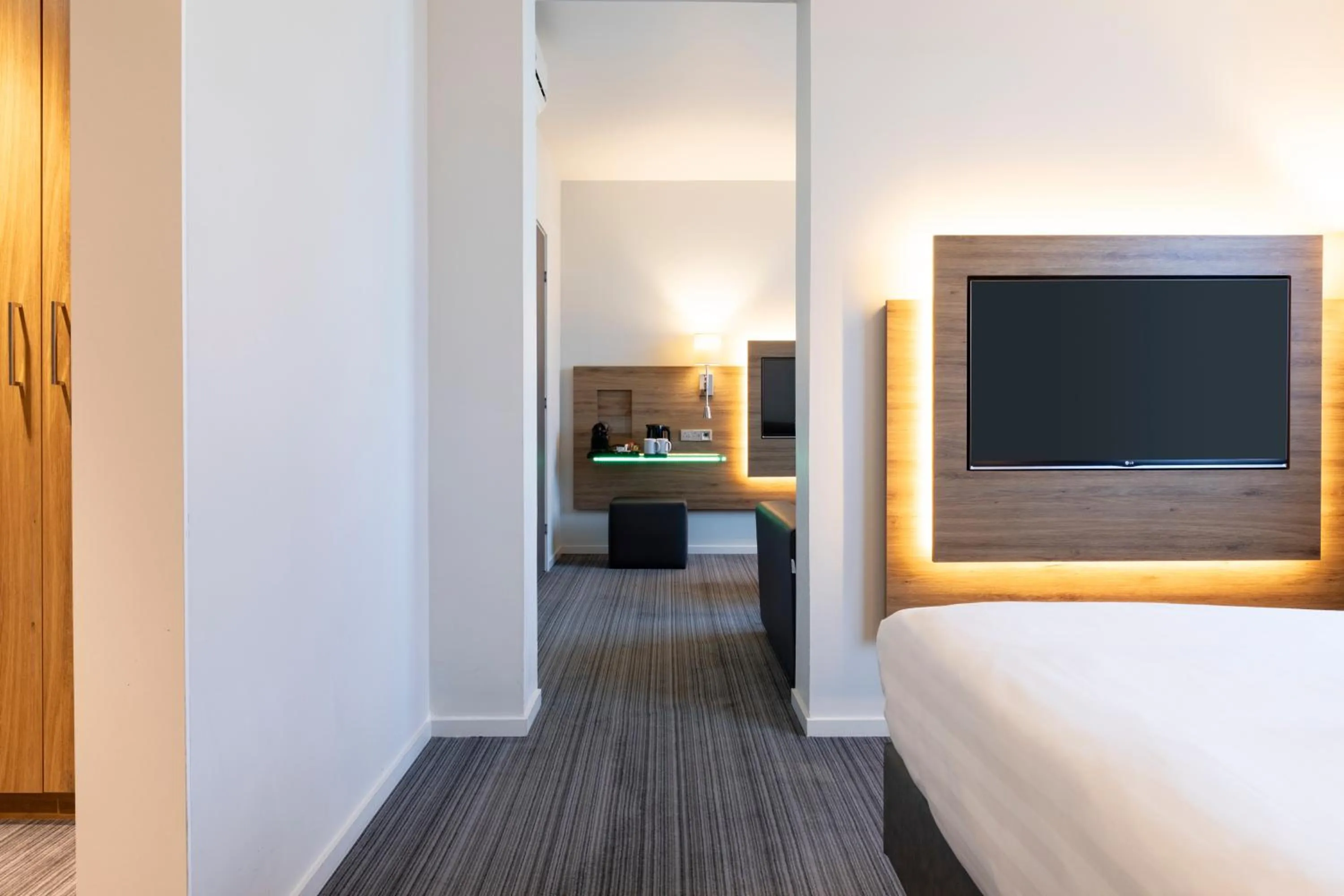 TV and multimedia, Bed in Moxy London Excel