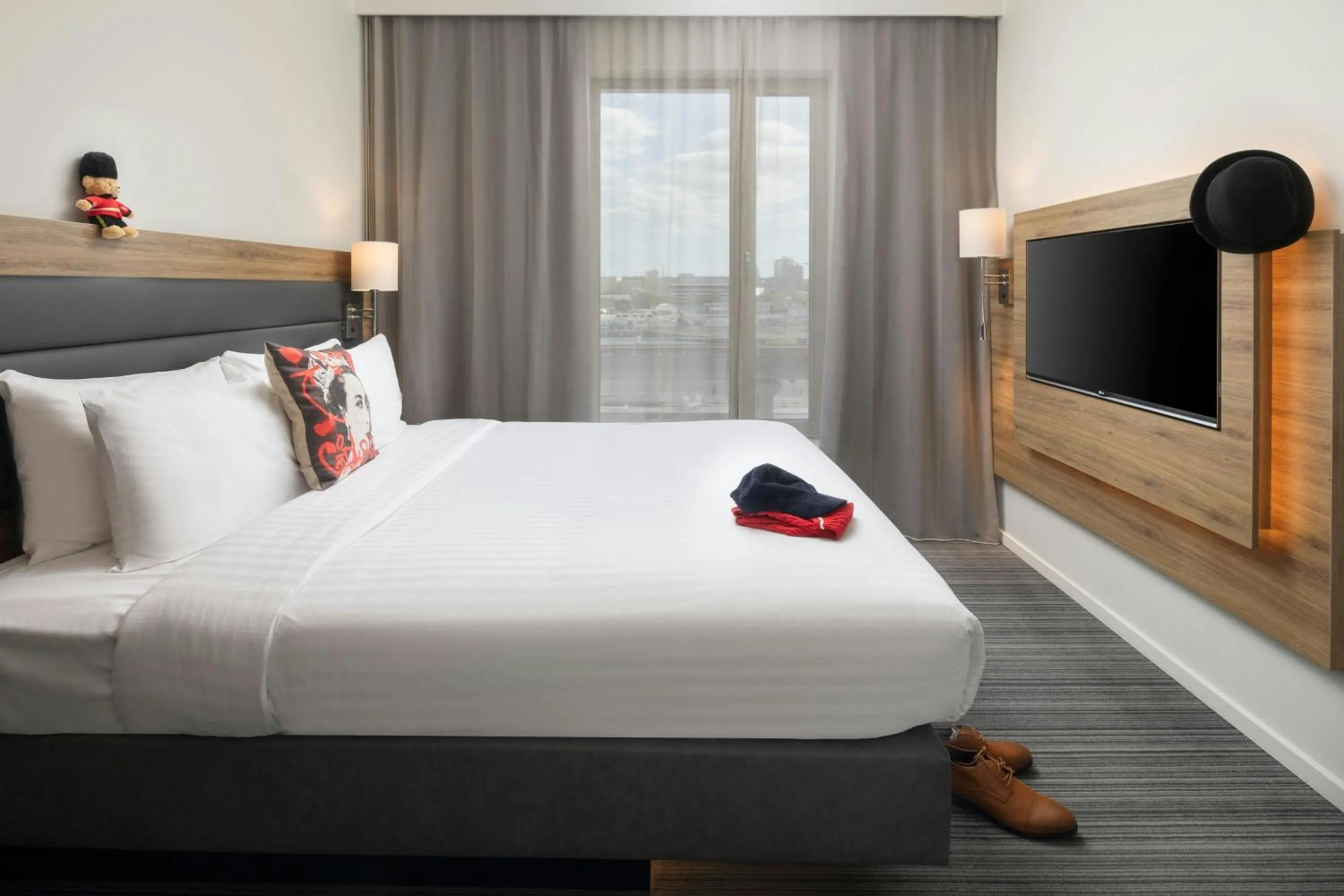 Photo of the whole room, Bed in Moxy London Excel