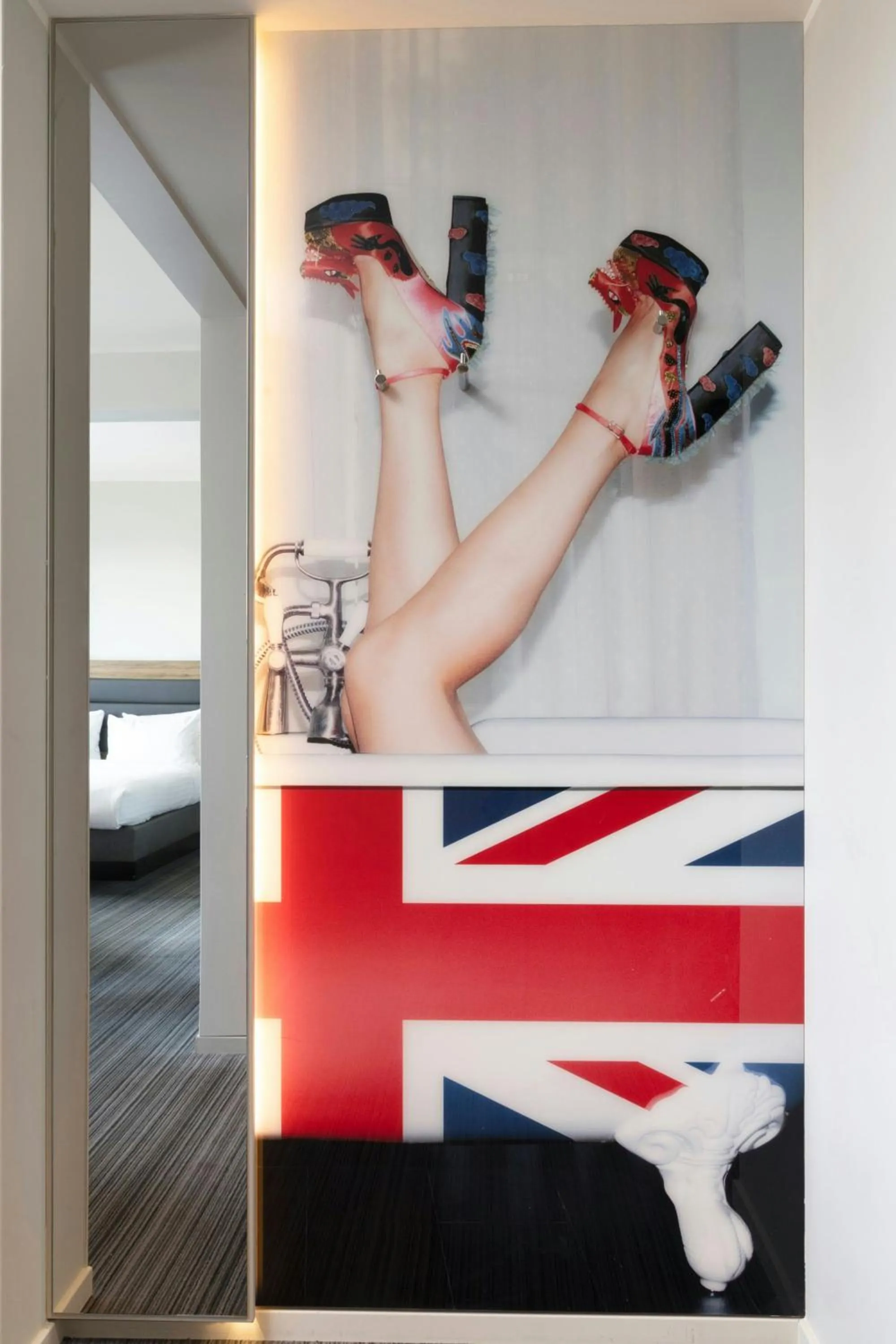 Photo of the whole room in Moxy London Excel