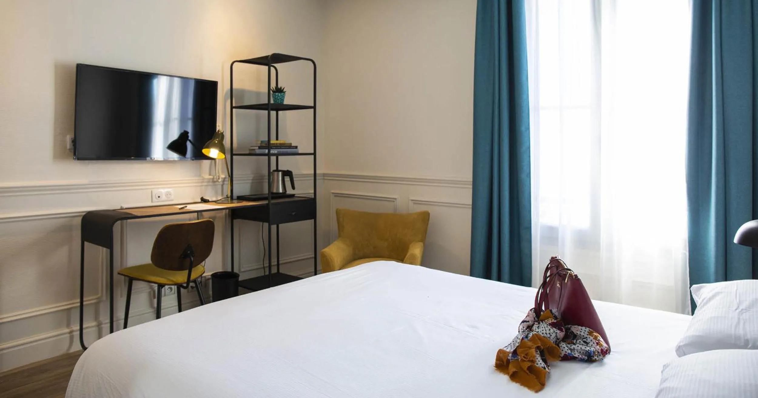 Photo of the whole room, Bed in Hôtel Royal