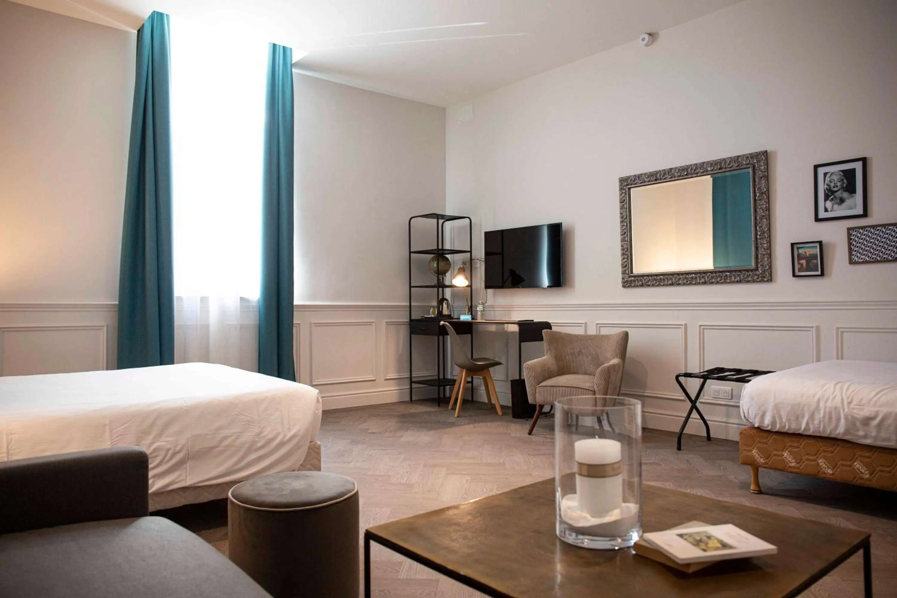 Photo of the whole room, Bed in Hôtel Royal