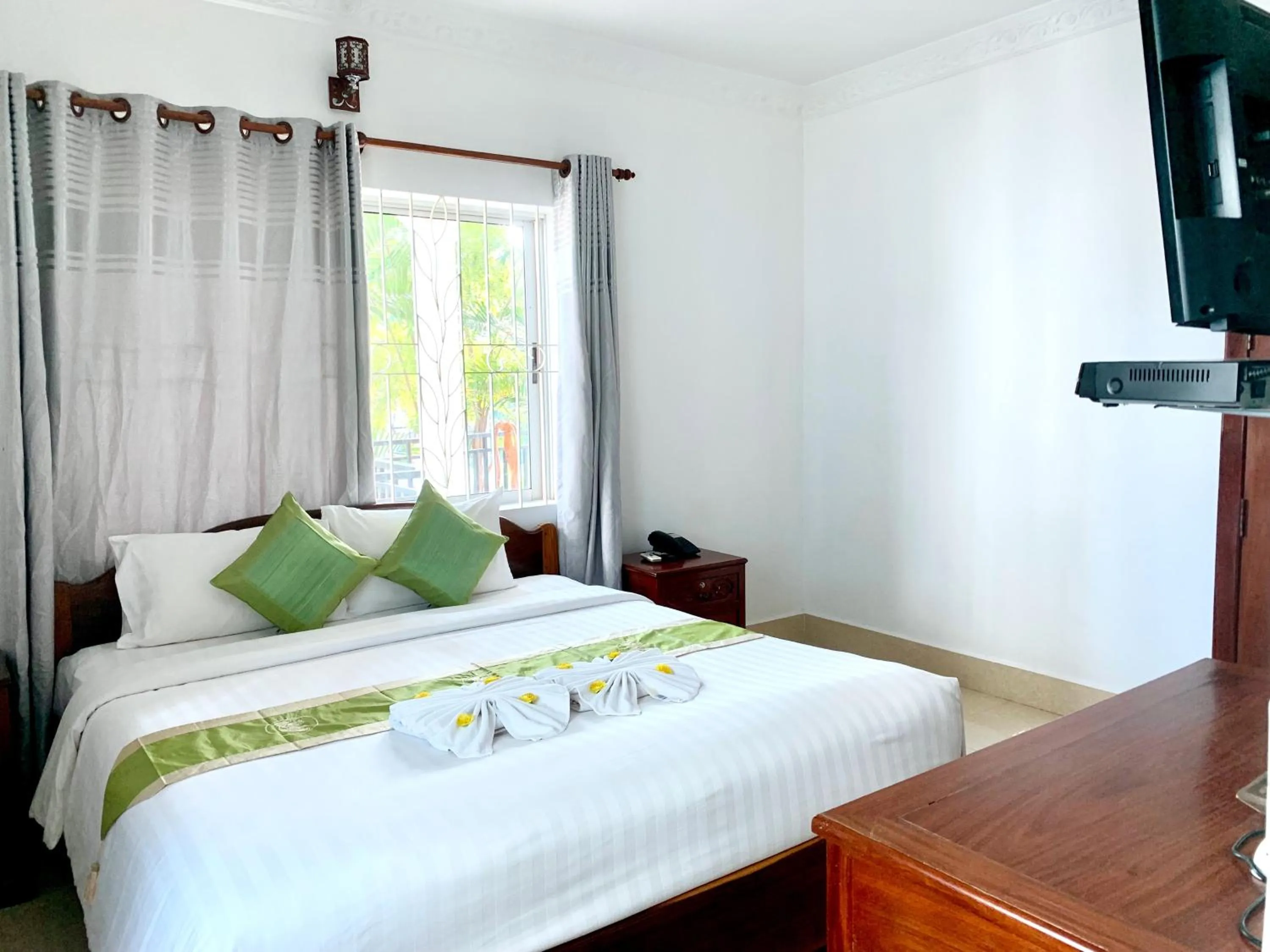 Bed in The One by Nika