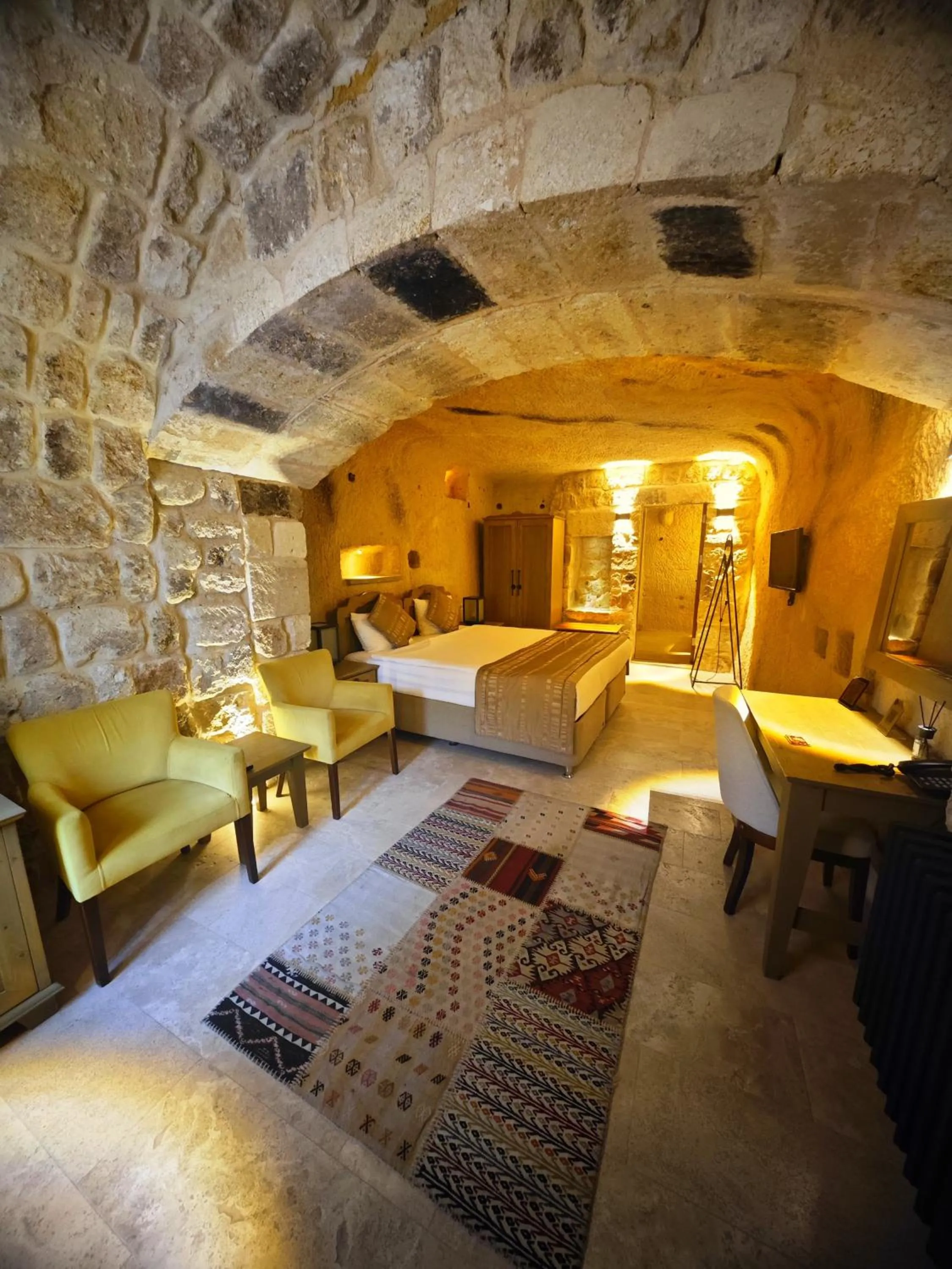 Photo of the whole room in Acropolis Cave Suite