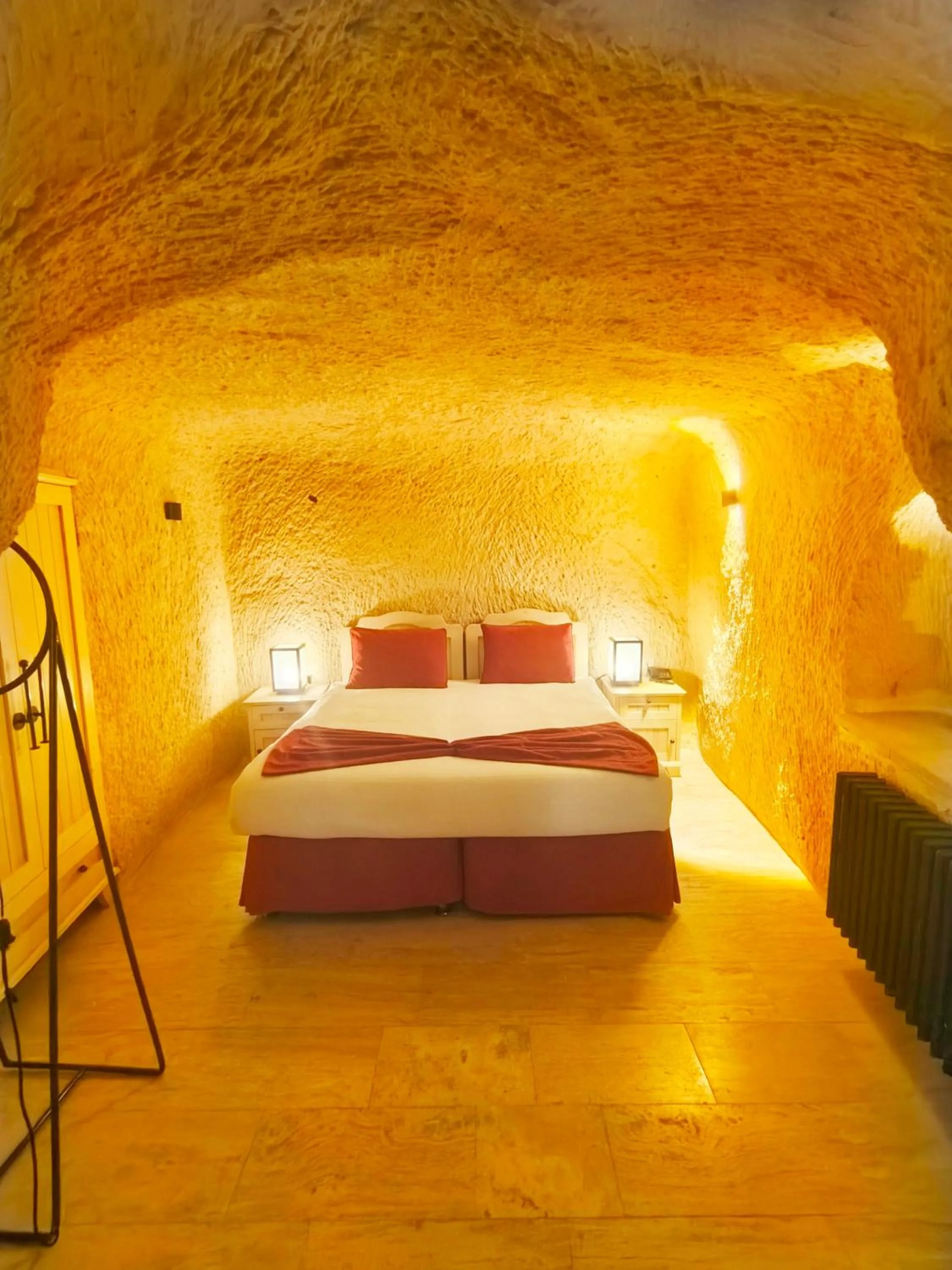 Acropolis Cave Suite