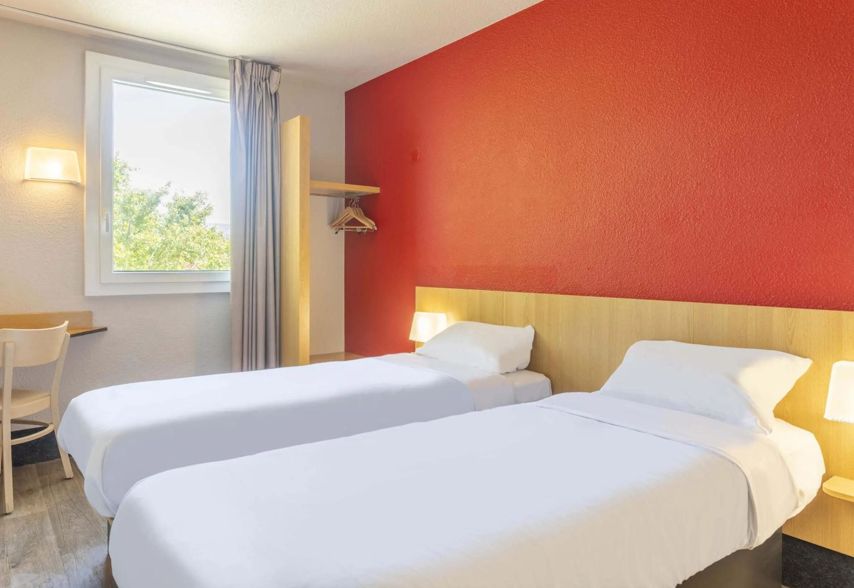 Bedroom, Bed in B&B HOTEL Toulon Ollioules