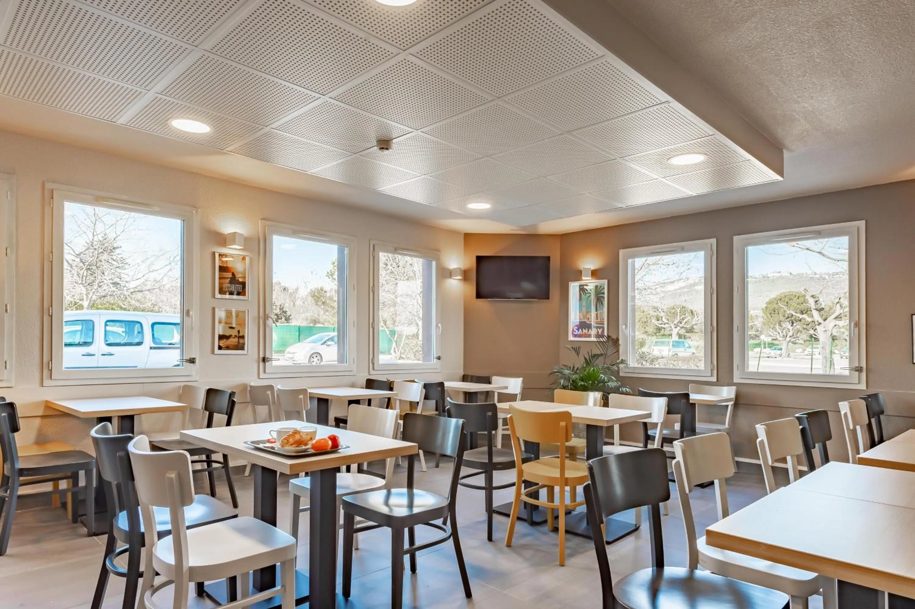 Buffet breakfast in B&B HOTEL Toulon Ollioules