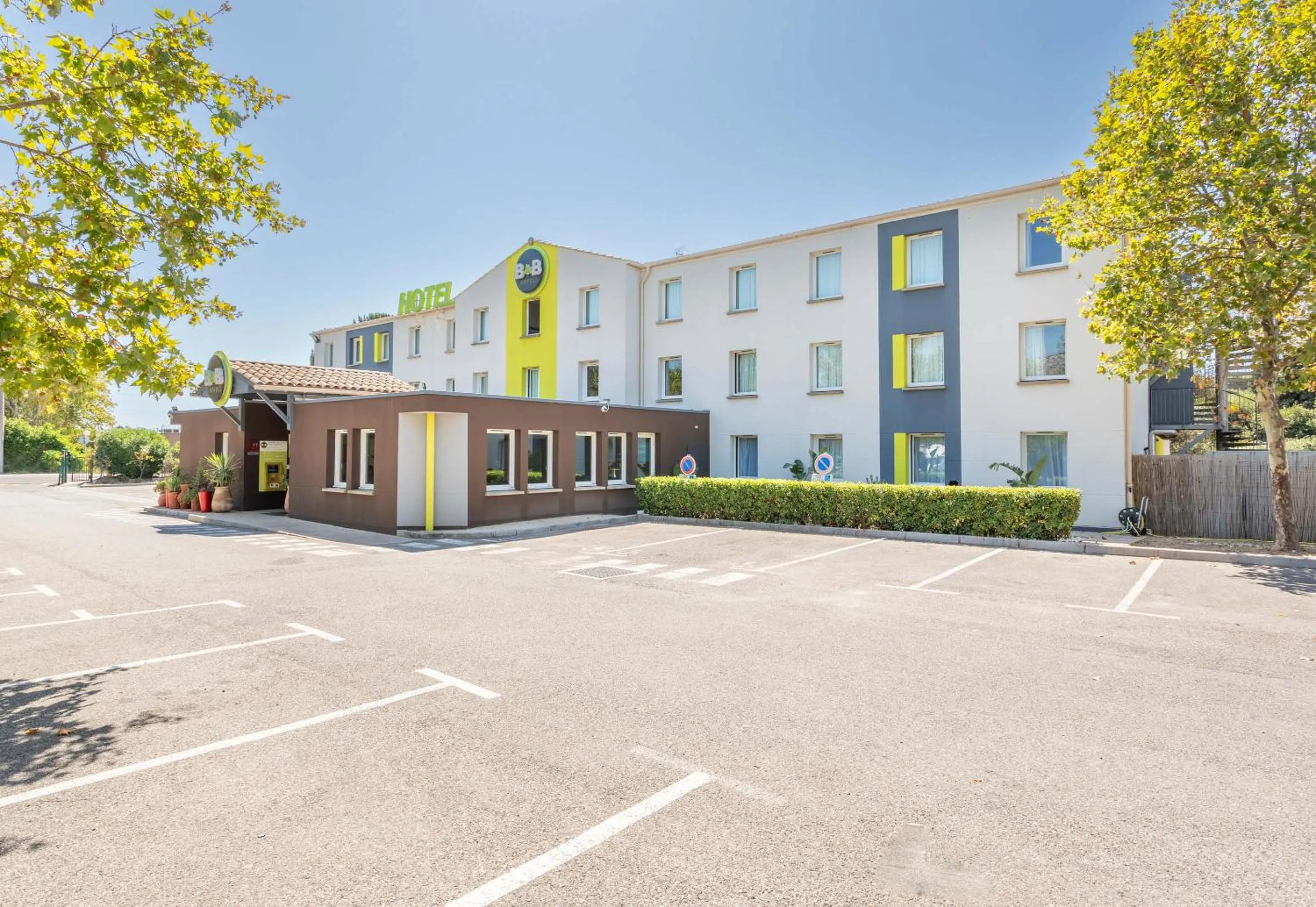 Property building in B&B HOTEL Toulon Ollioules