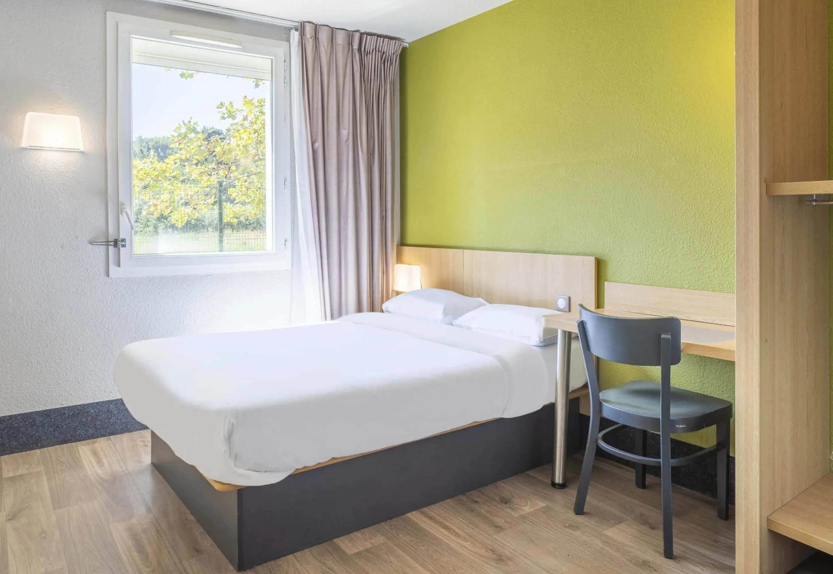 Bedroom, Bed in B&B HOTEL Toulon Ollioules