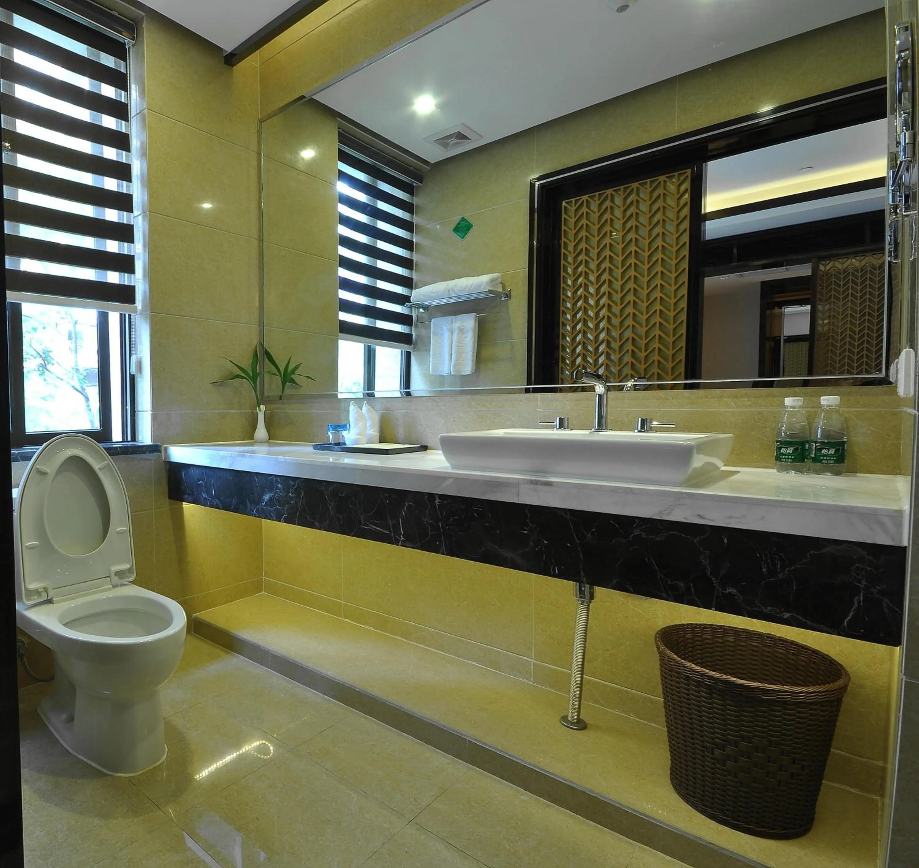 Toilet in Jin-Tai Holiday Hotel