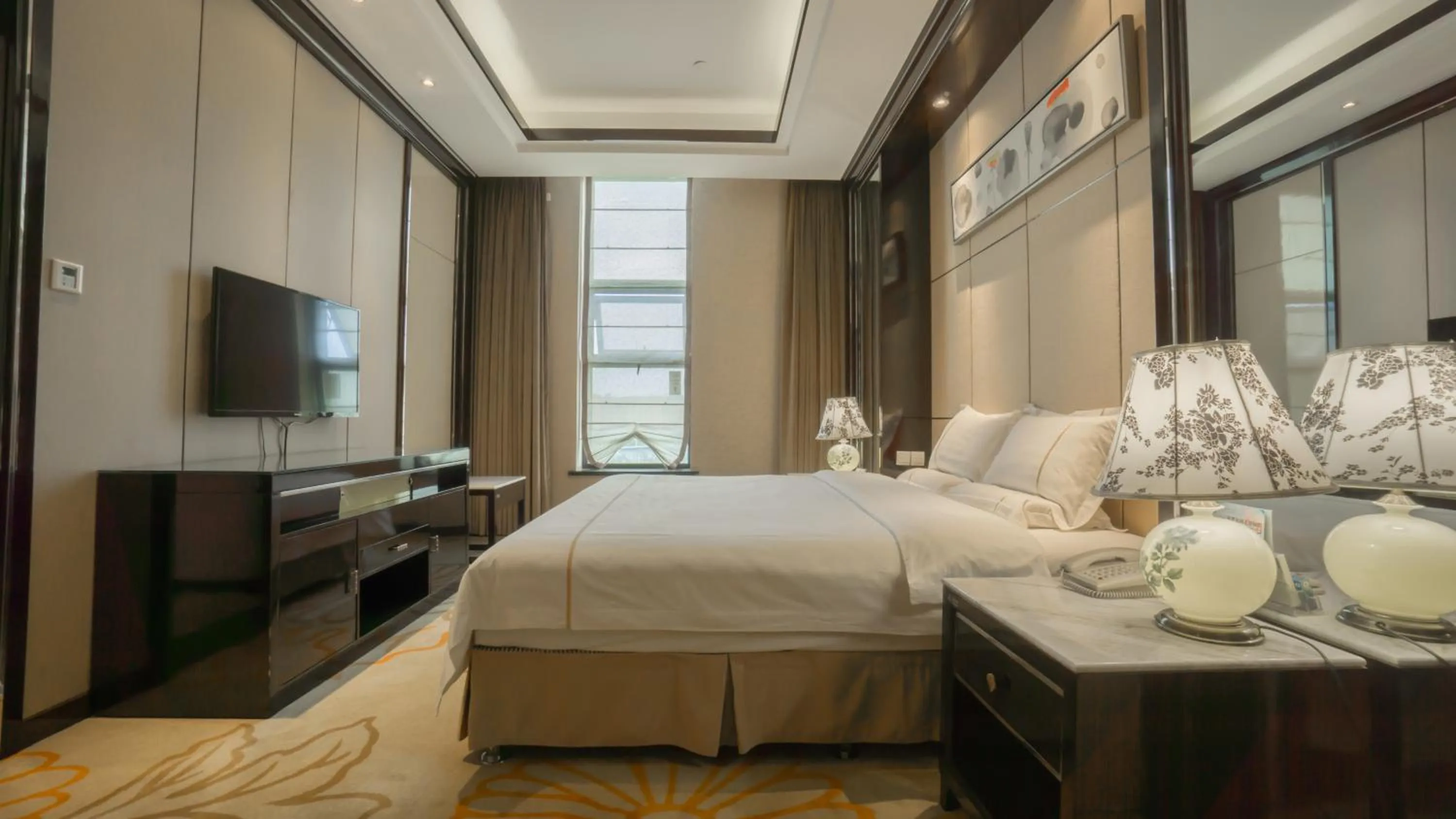 Bedroom, Bed in Jin-Tai Holiday Hotel