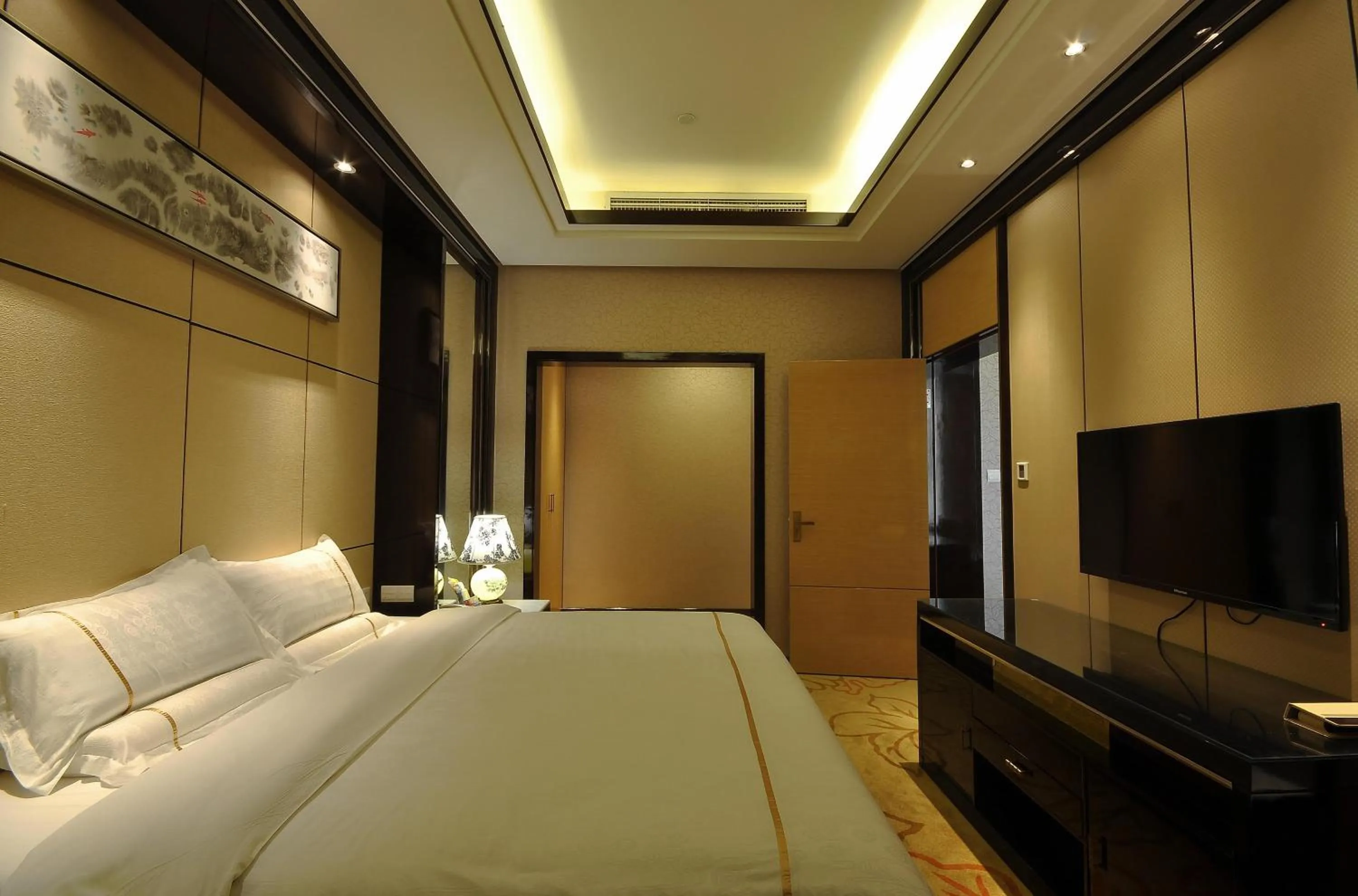 Bedroom, Bed in Jin-Tai Holiday Hotel