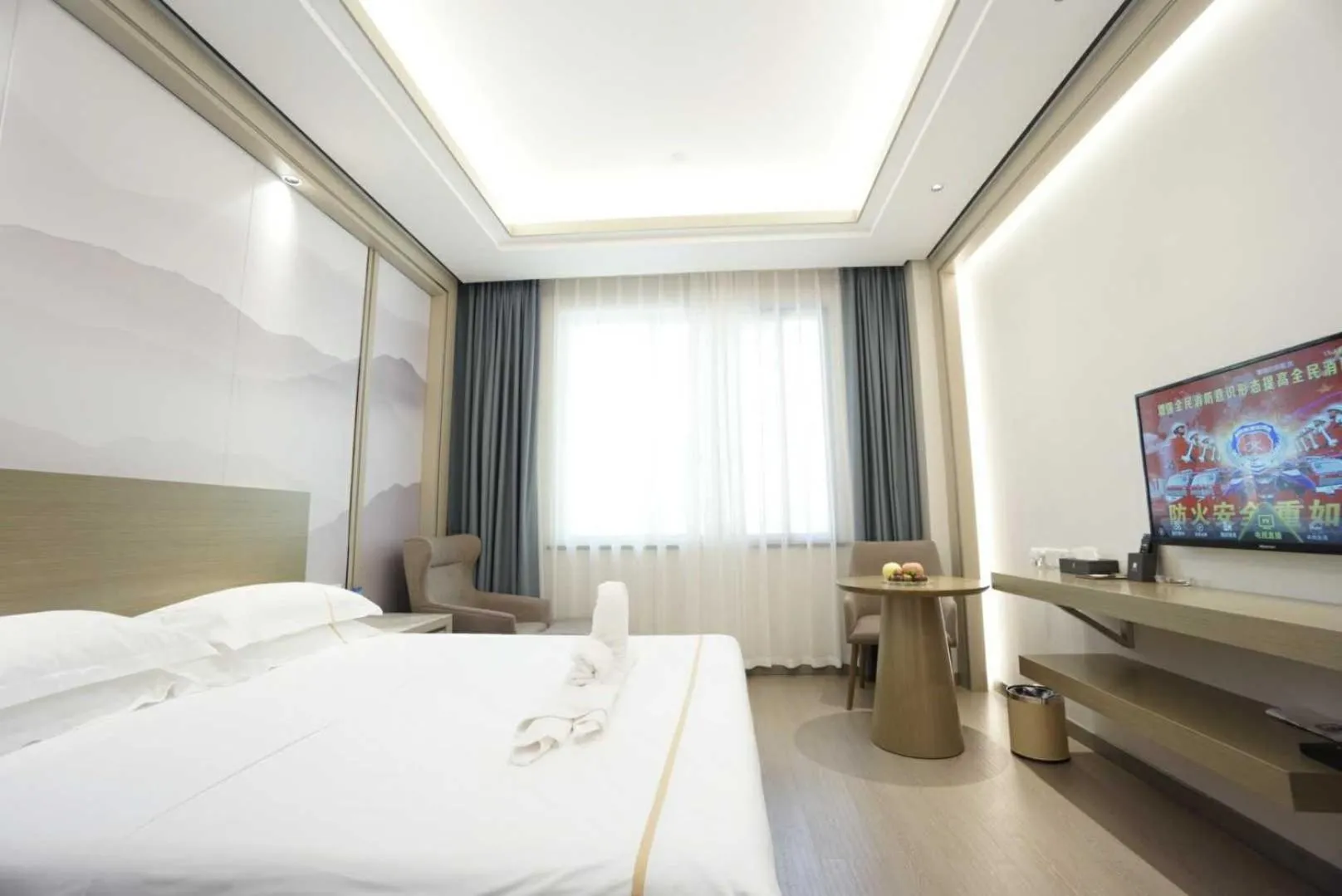 Photo of the whole room, Bed in Jin-Tai Holiday Hotel