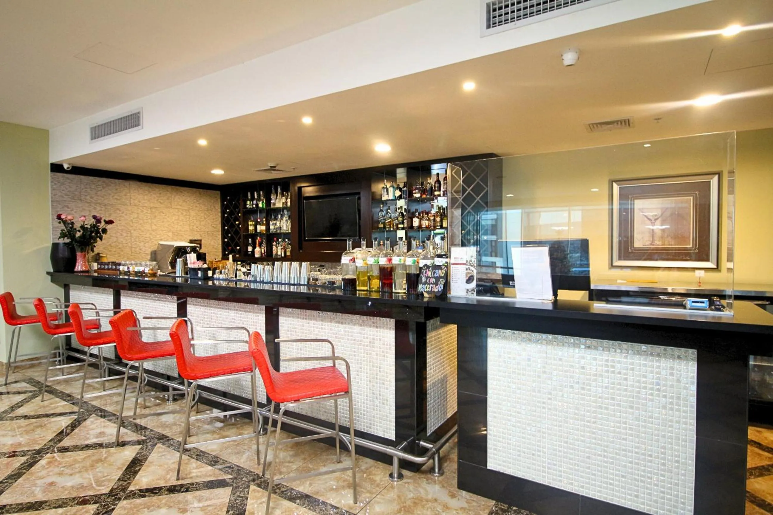 Lounge or bar in Hilton Garden Inn Lima Surco